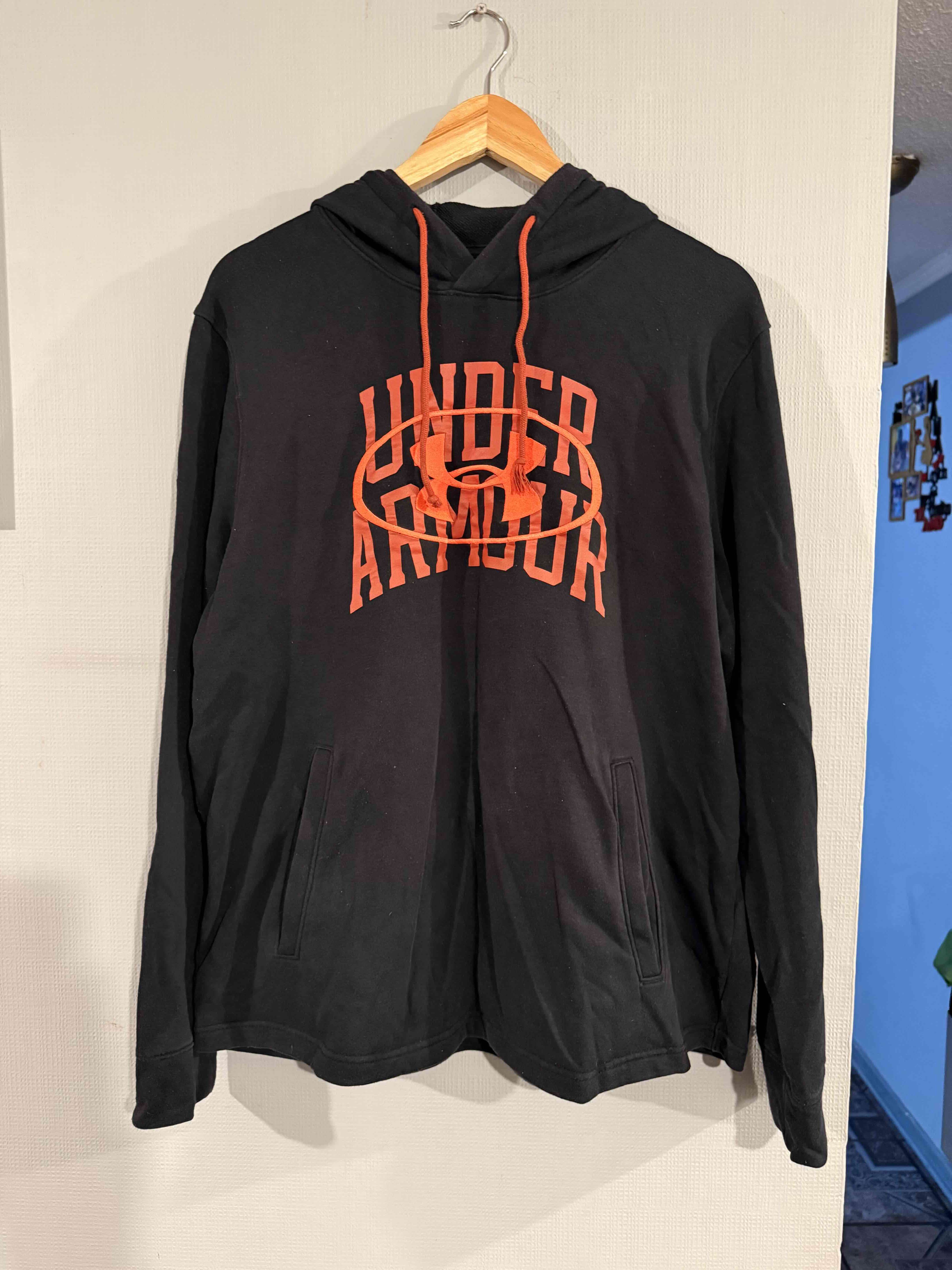 Polerón negro Under Armour talla L