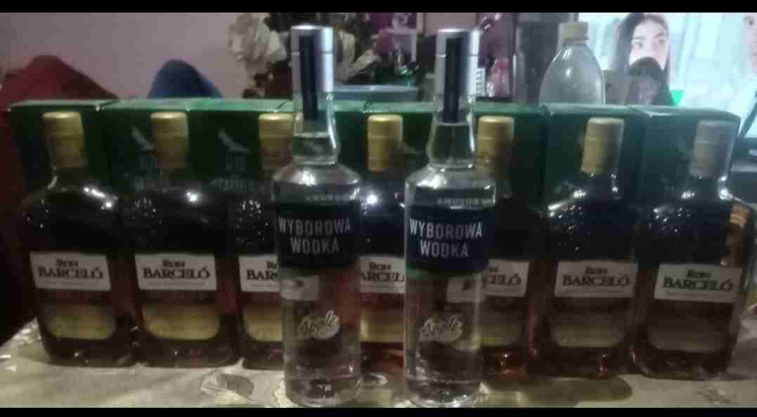 Lote de ron, pisco y vodka