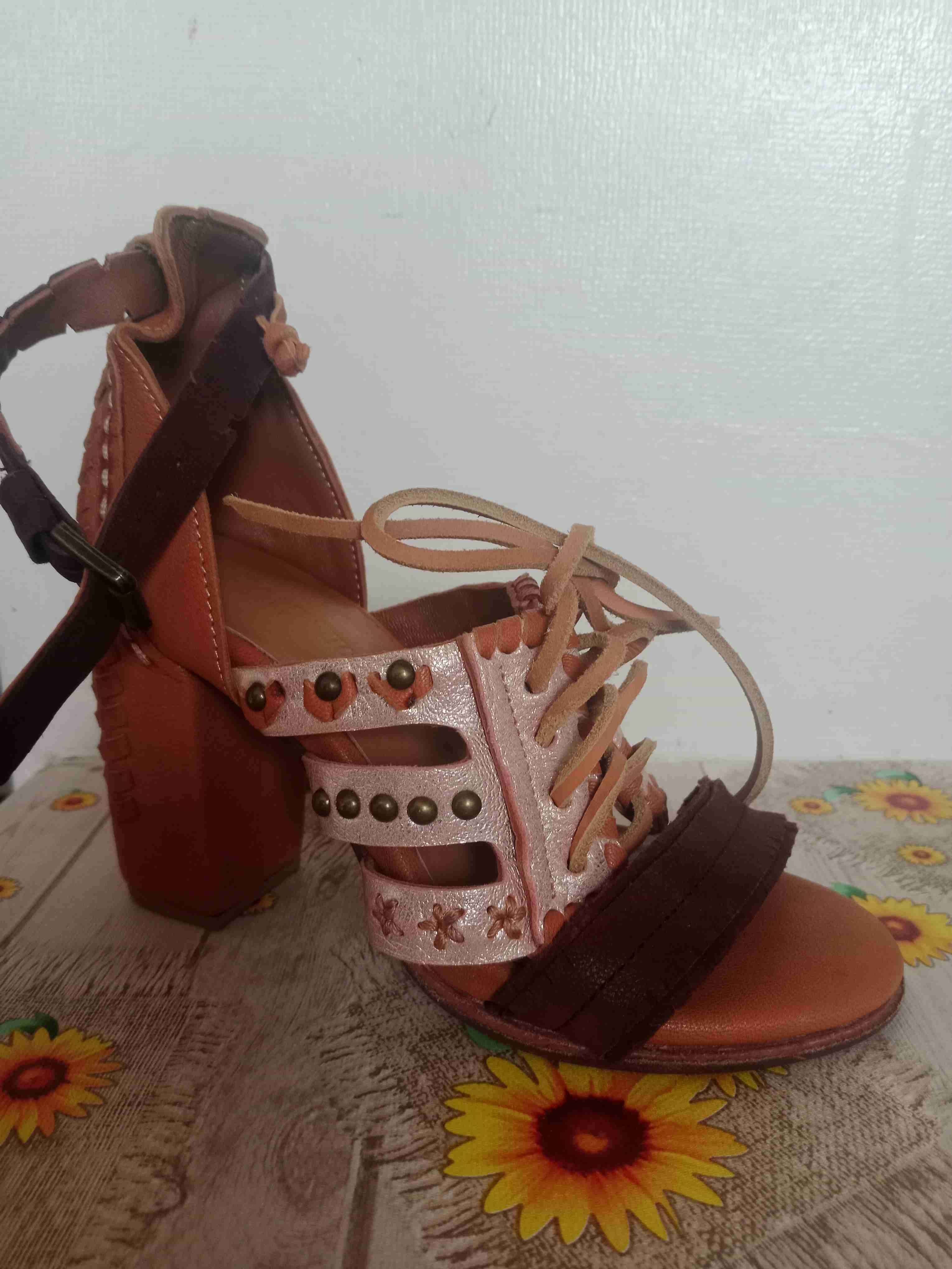 Sandalias marrón con tachas - miniatura 1