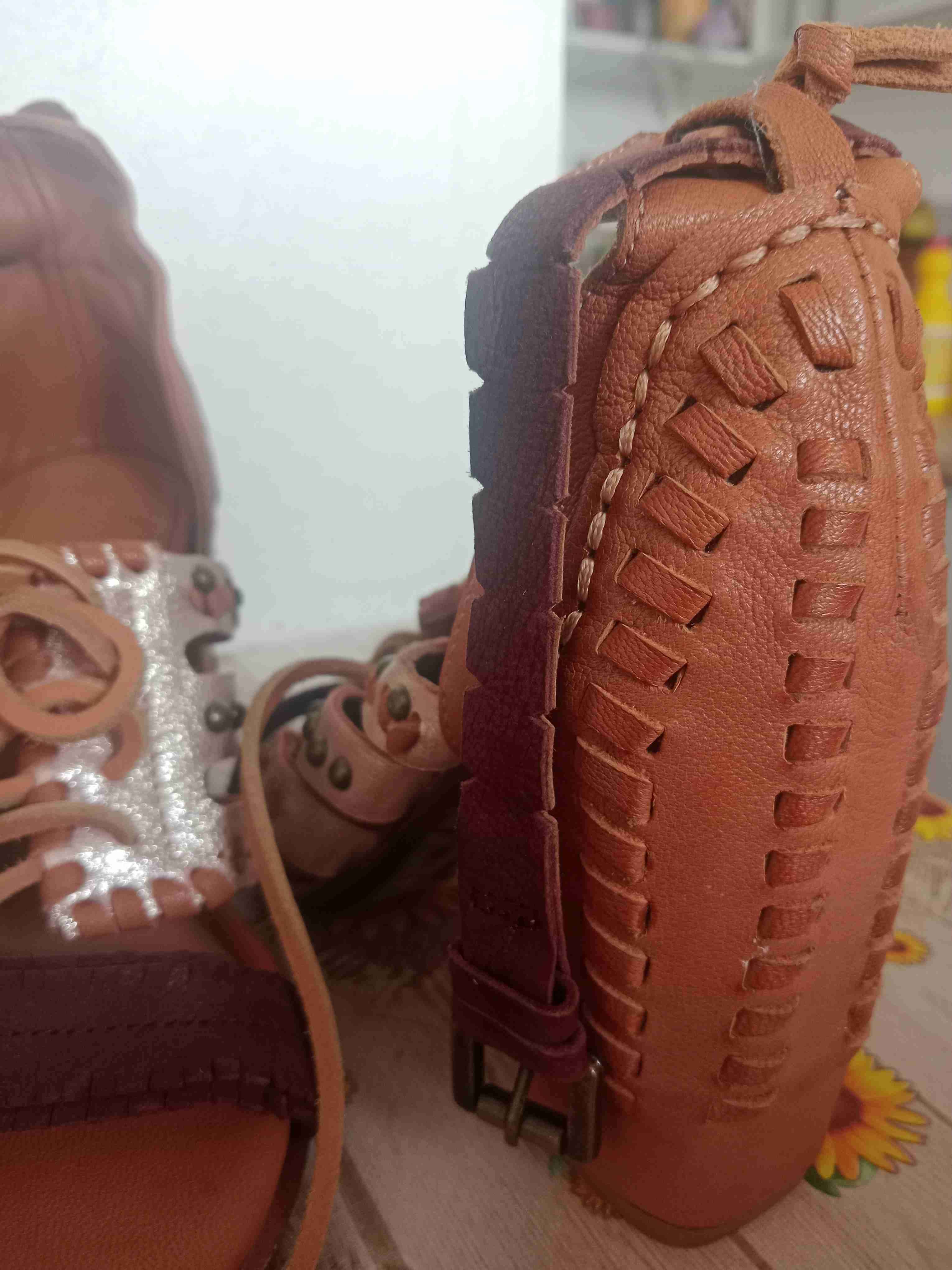 Sandalias marrón con tachas - miniatura 4