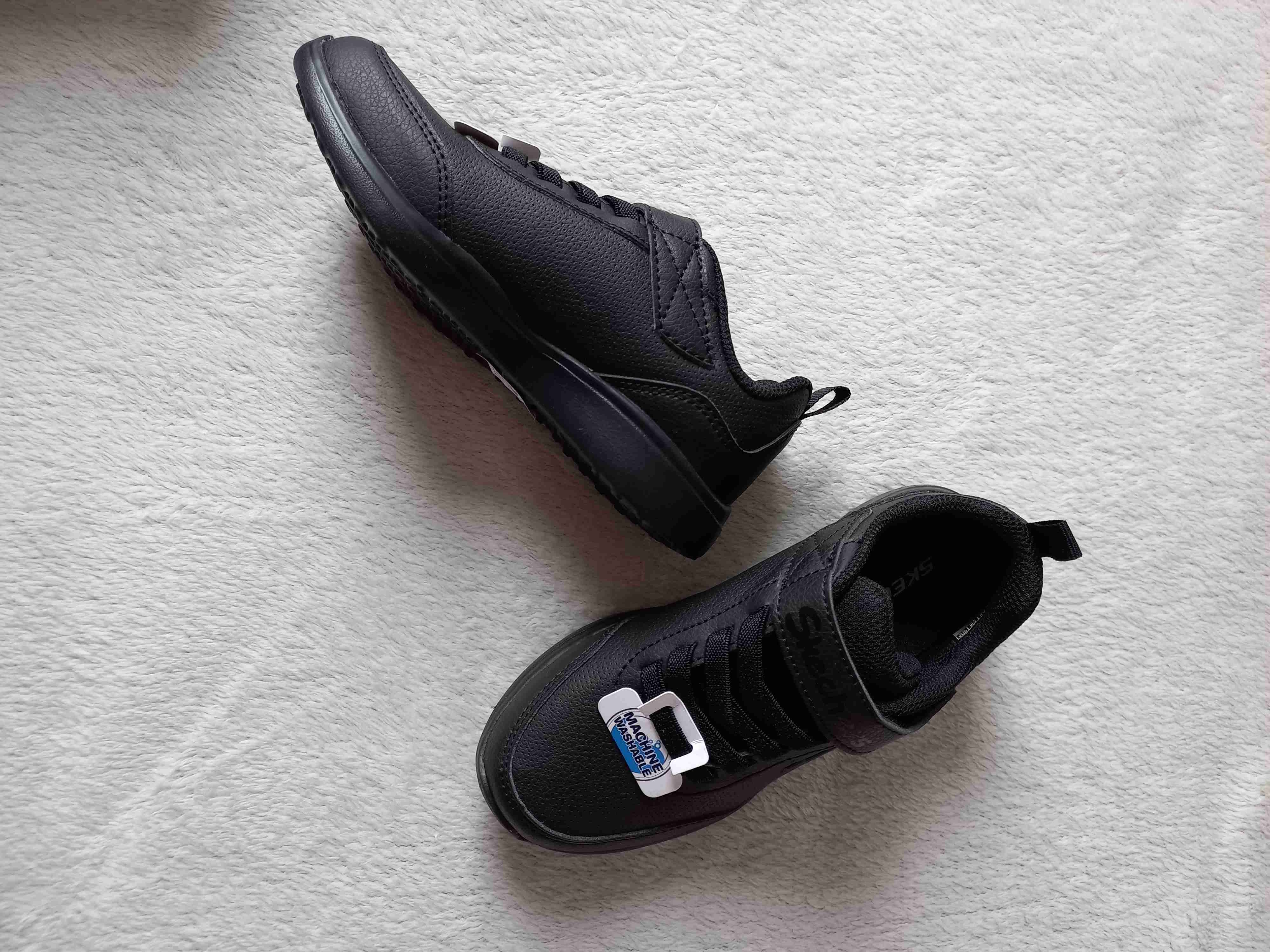 Zapatillas deportivas negras nuevas - miniatura 1