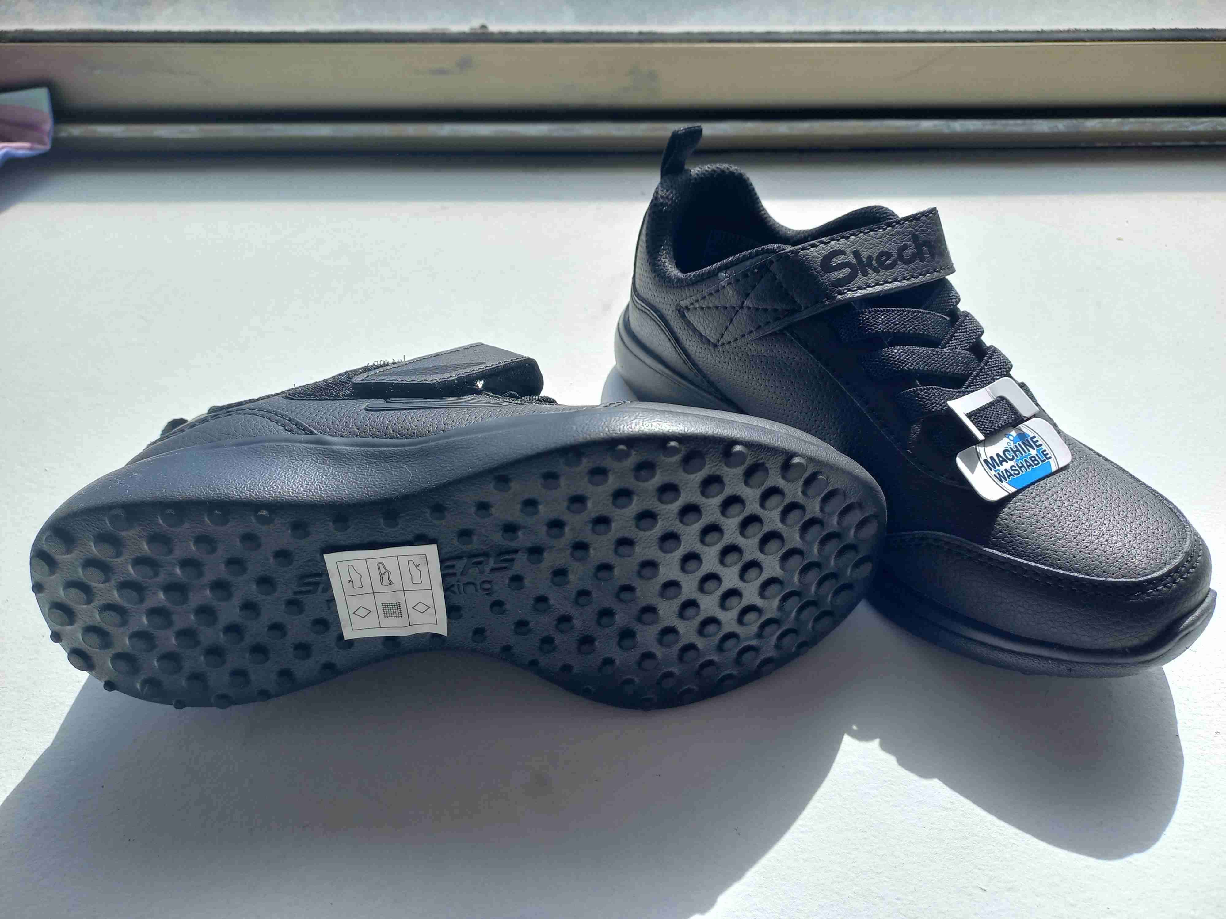 Zapatillas deportivas negras nuevas - miniatura 2