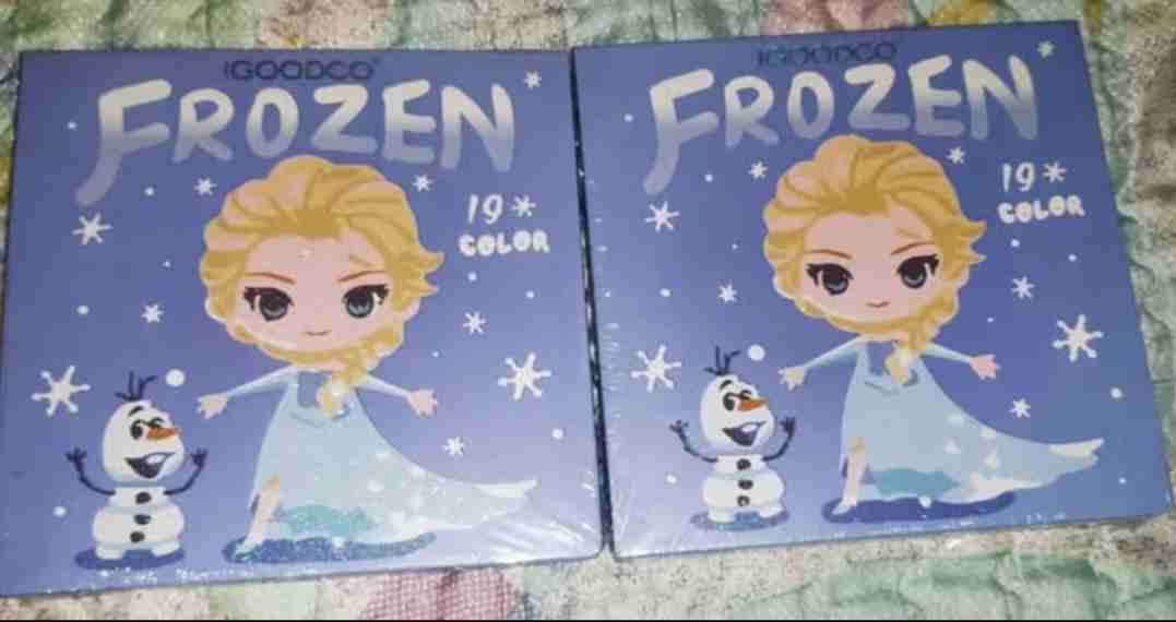 Paletas de sombras coloridas, glitter e iluminador - miniatura 4