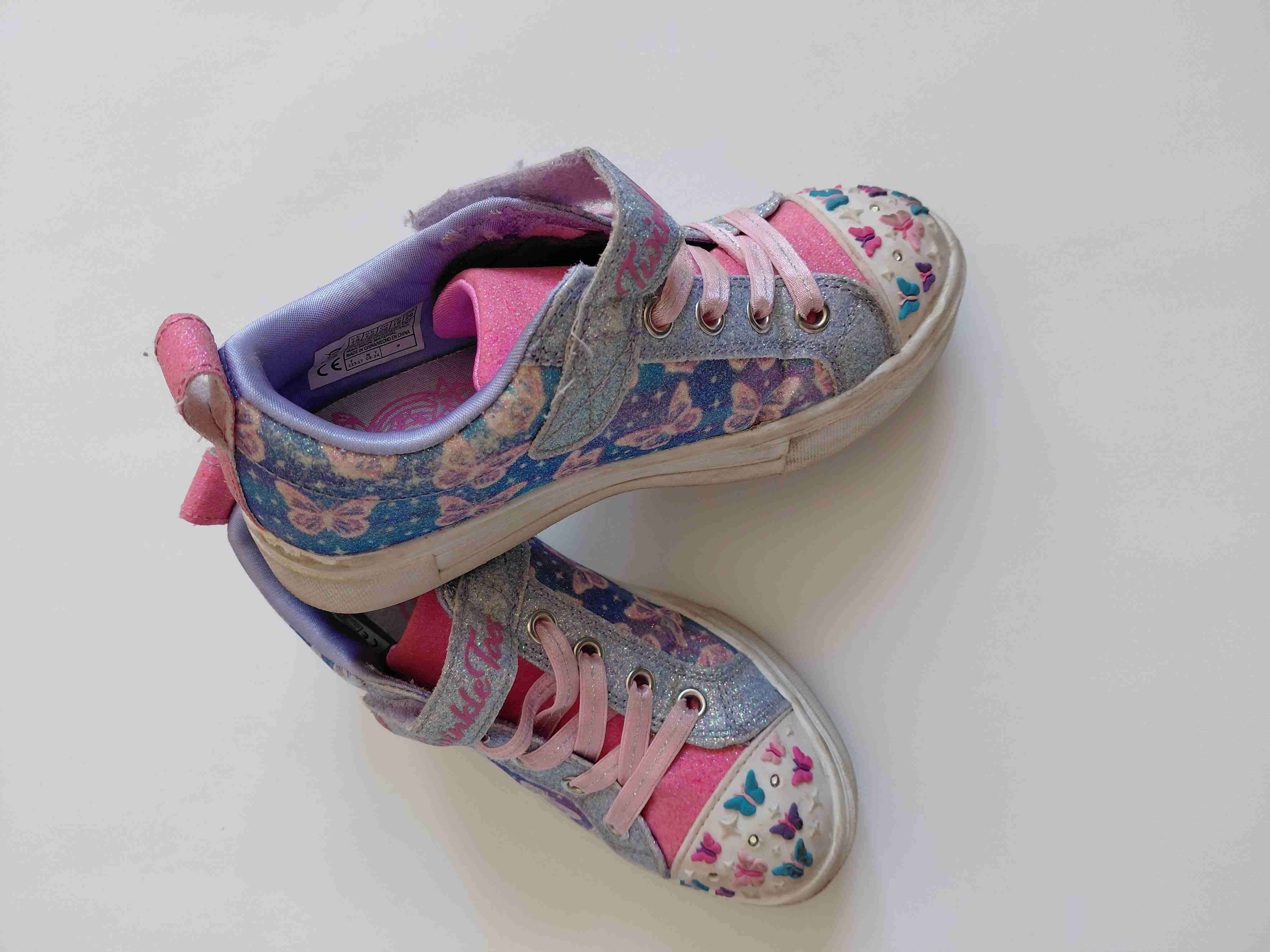 Zapatillas infantiles con mariposas