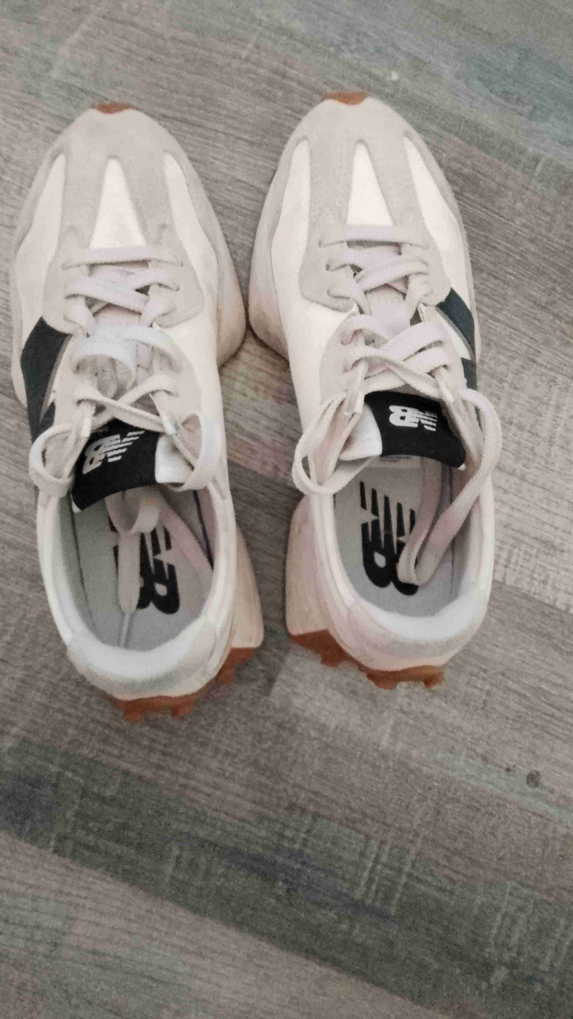 Zapatillas deportivas blancas y azul. - miniatura 4