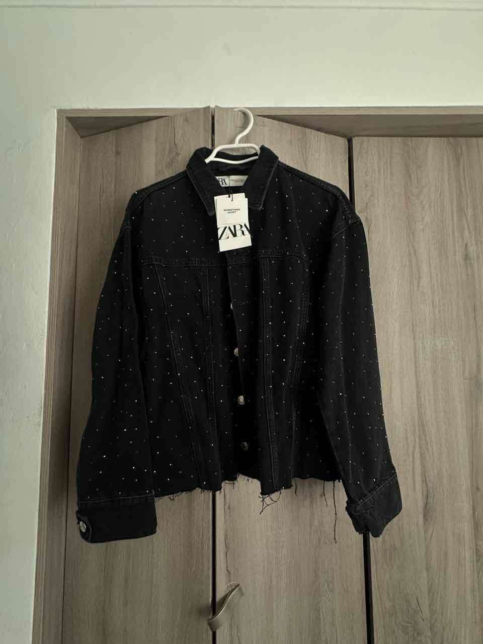 Chaqueta negra Zara brillos NUEVA