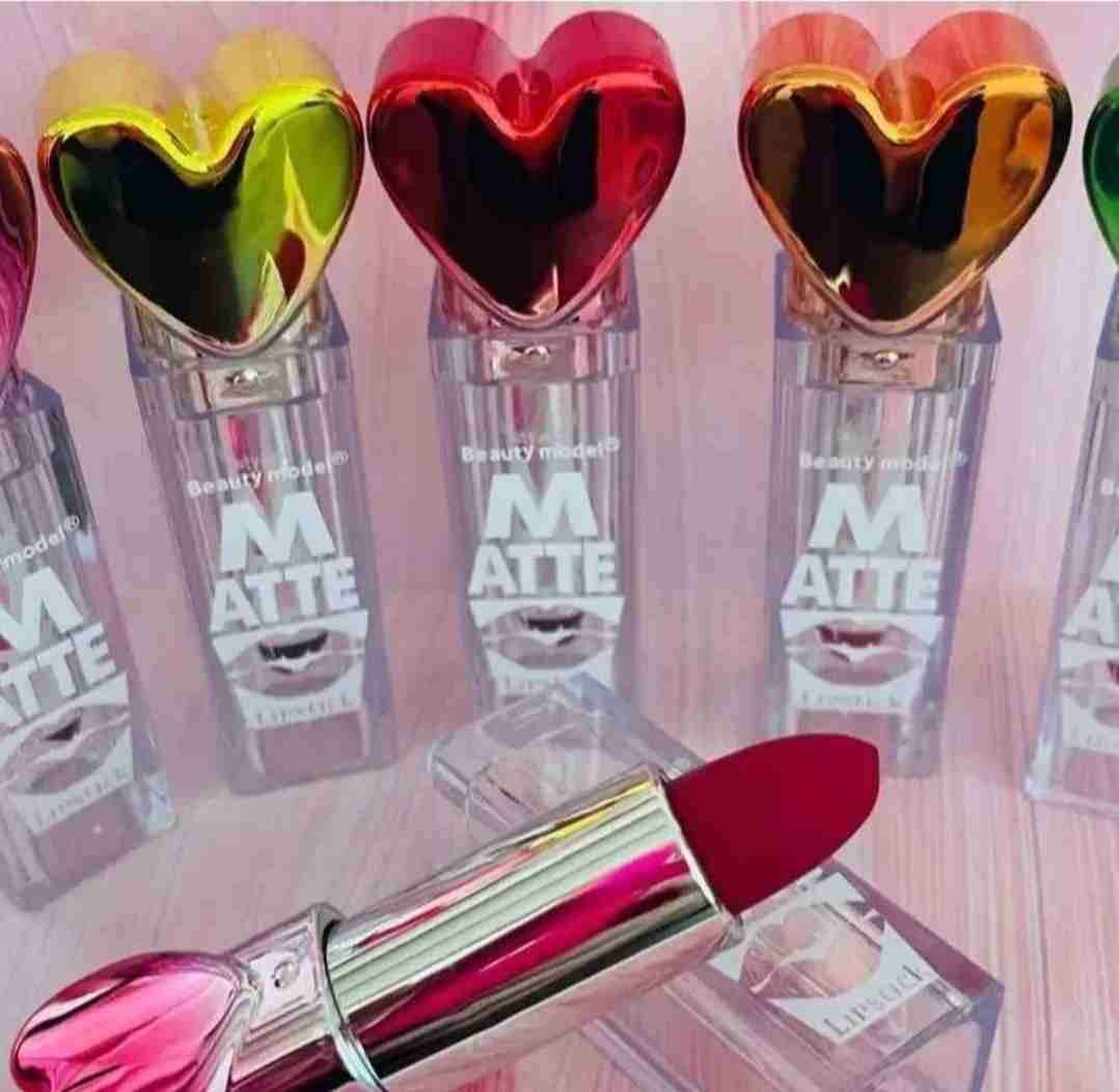 Labial mate con tapa de corazón - miniatura 1