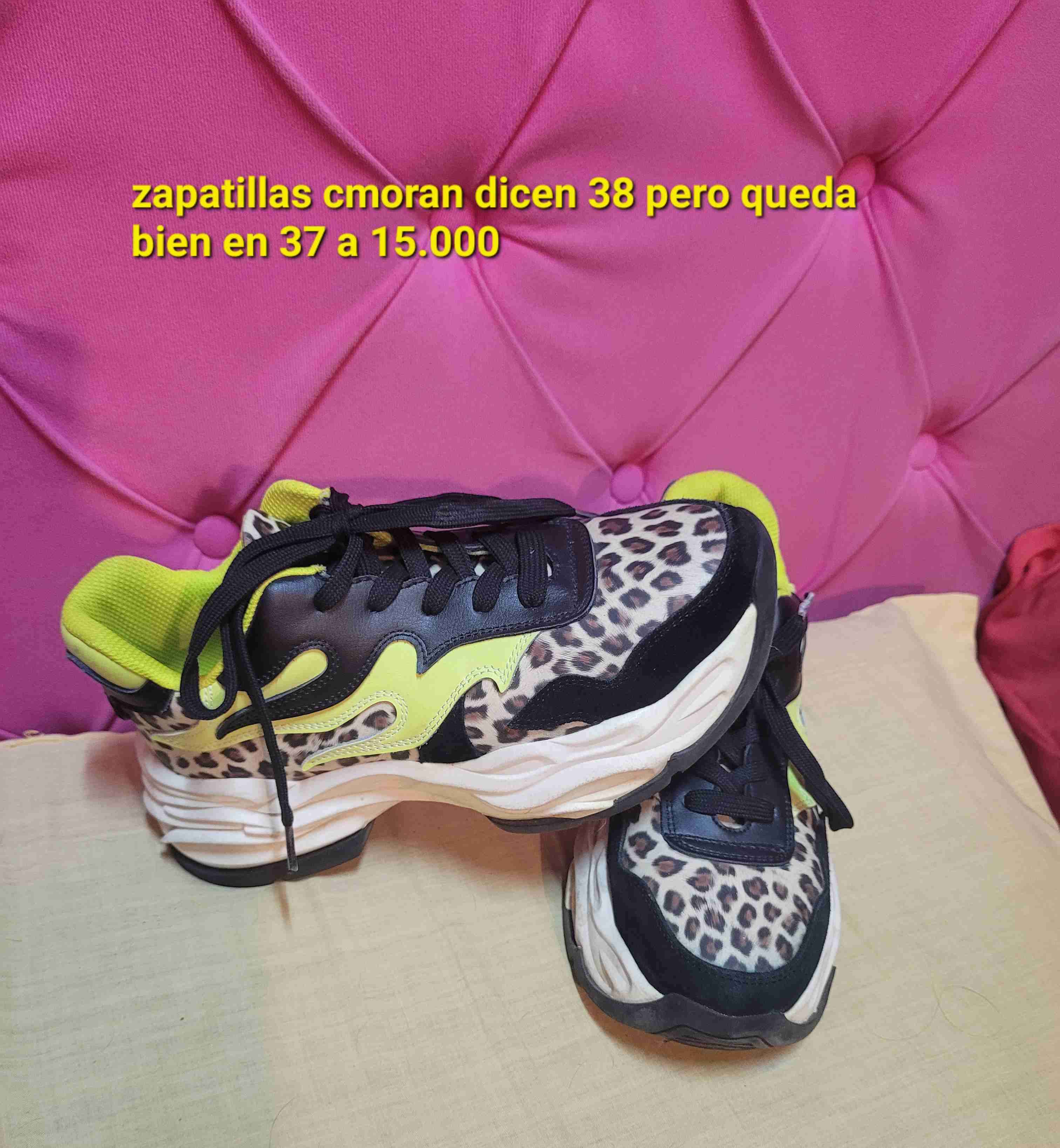 Zapatillas Converse doradas - miniatura 3