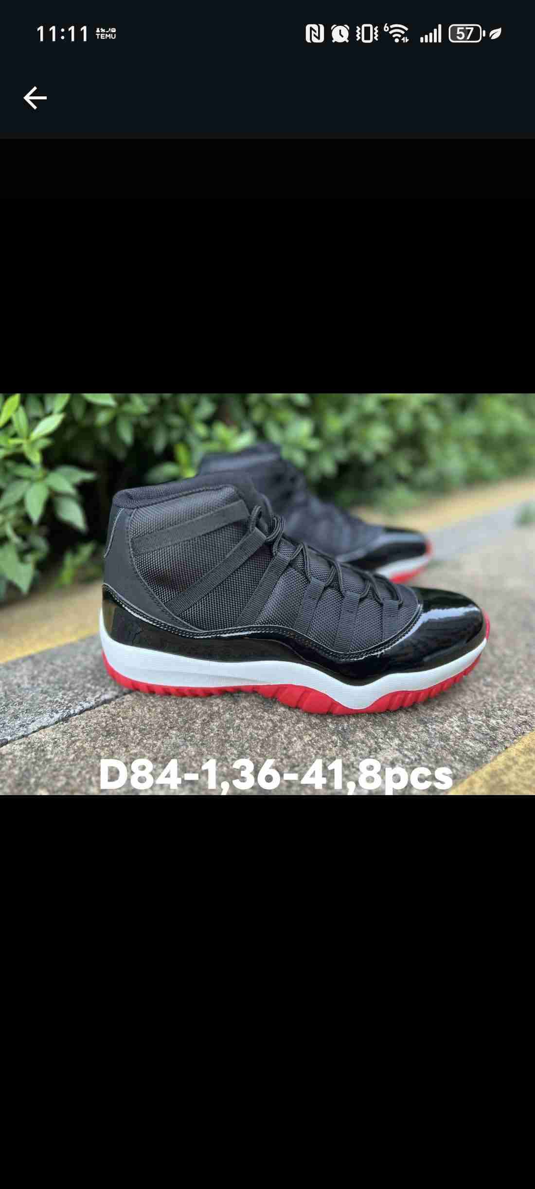 Zapatillas deportivas negras y rojas