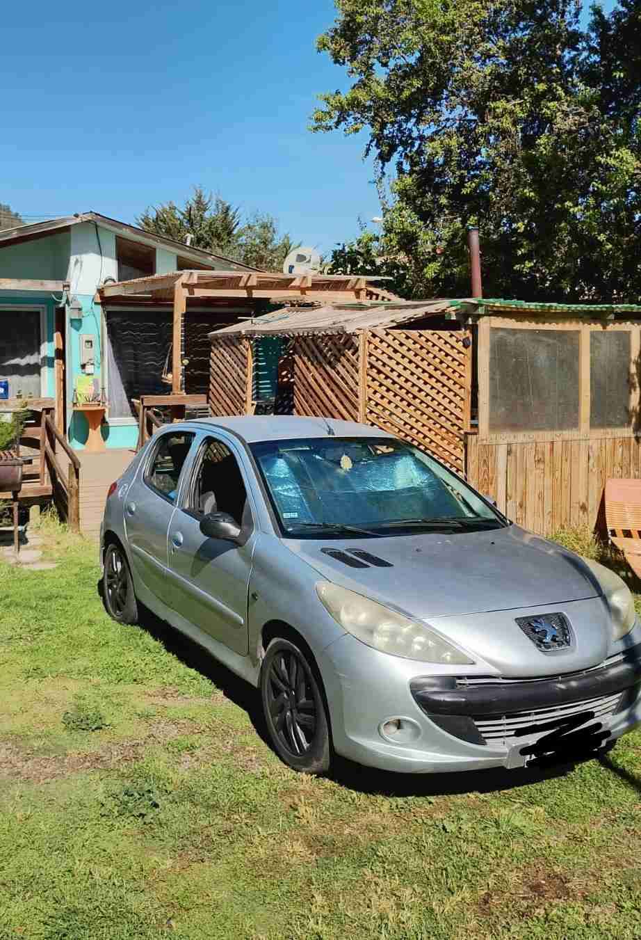 Auto Peugeot 207 plateado usado - miniatura 4