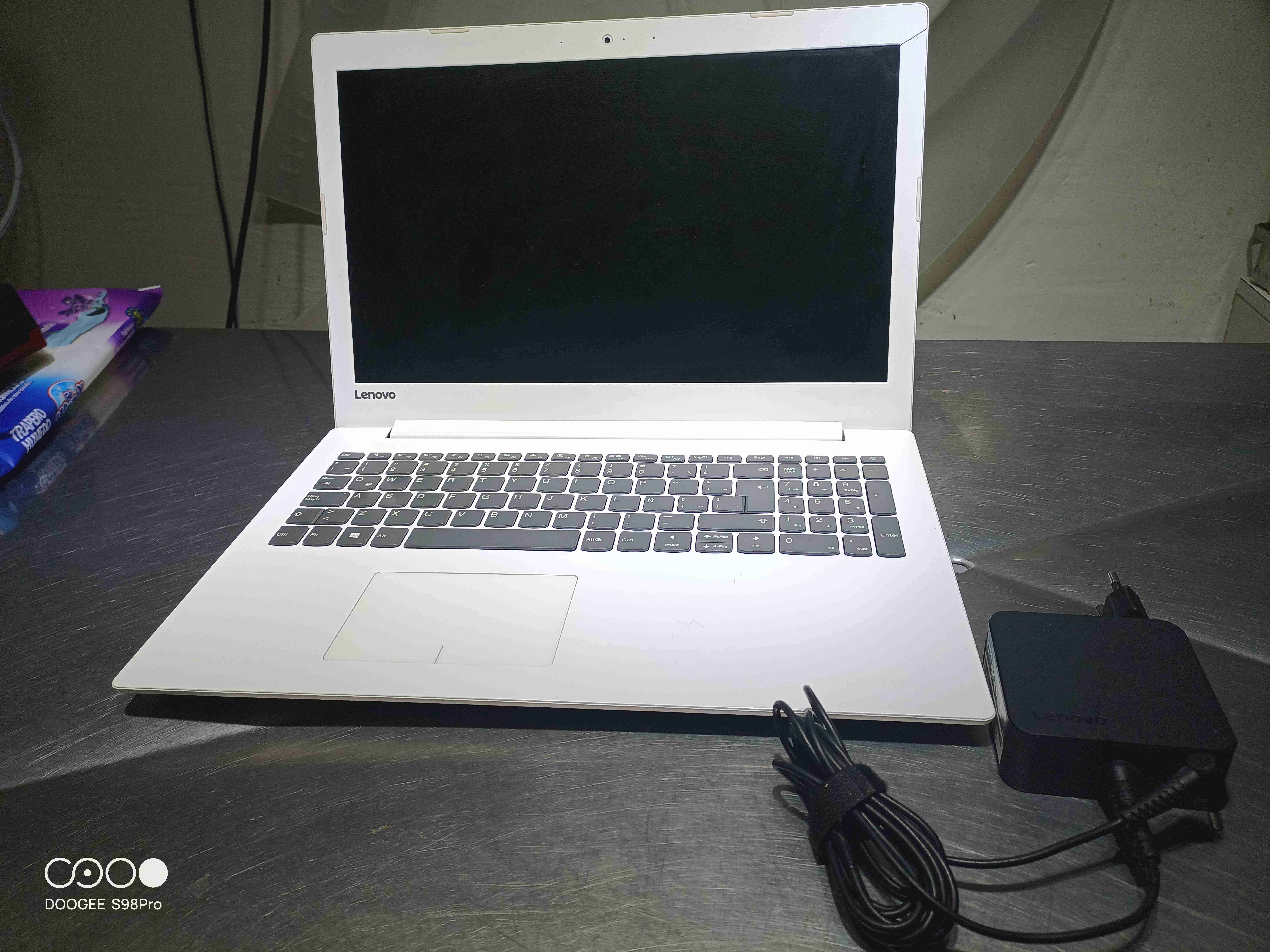 Notebook Lenovo blanco usado - miniatura 1