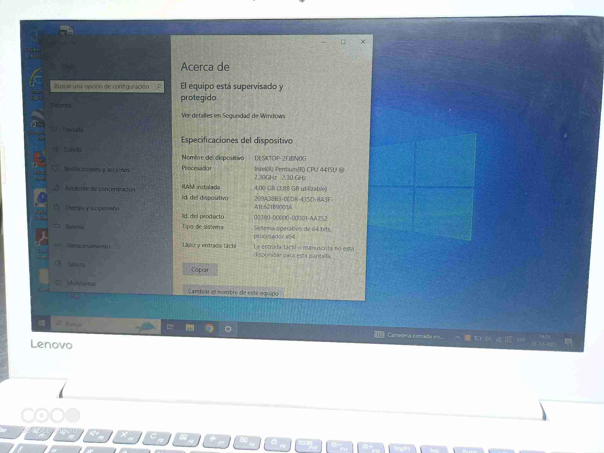 Notebook Lenovo blanco usado - miniatura 3
