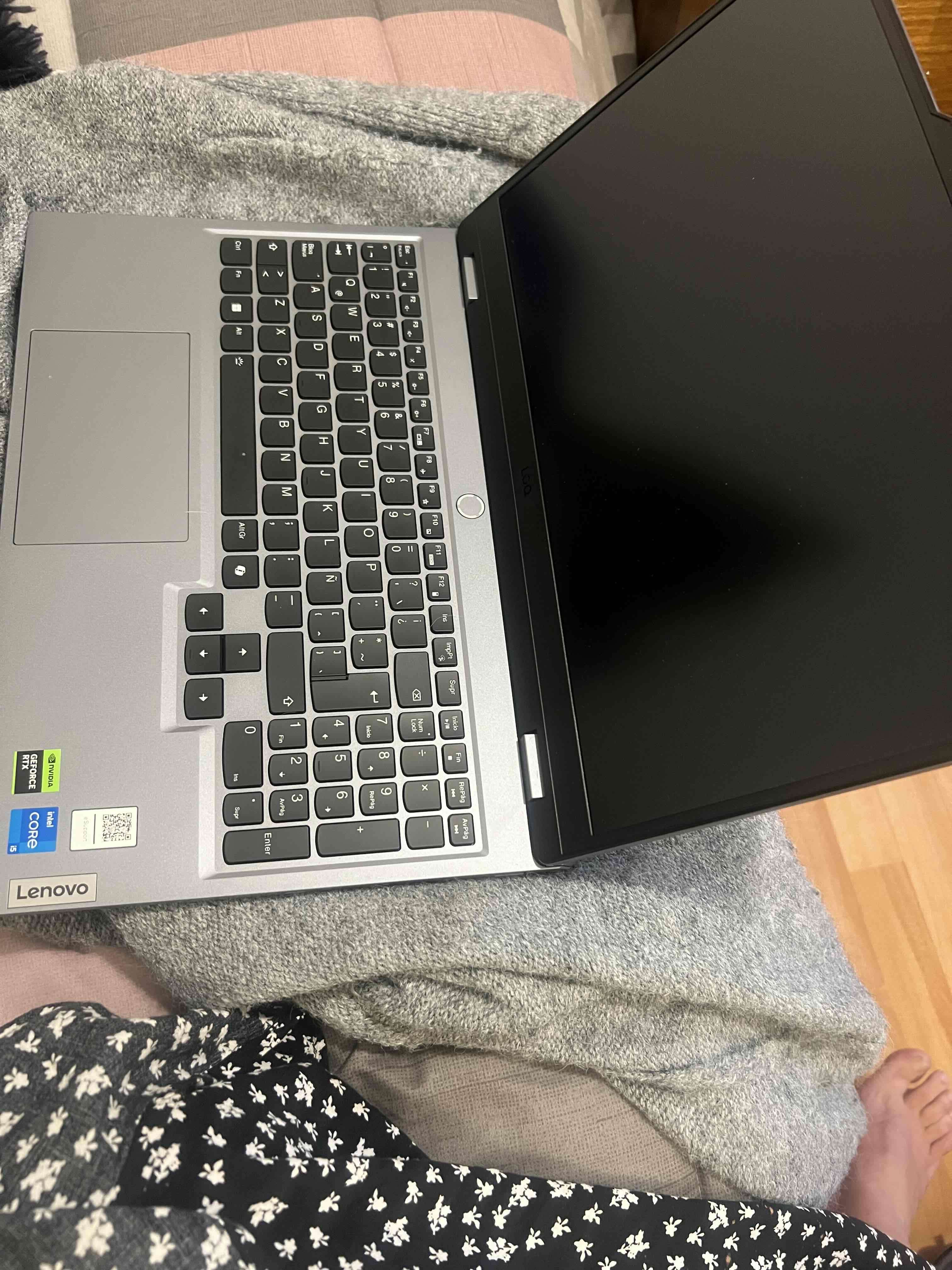 Laptop con procesador Intel Core - 2