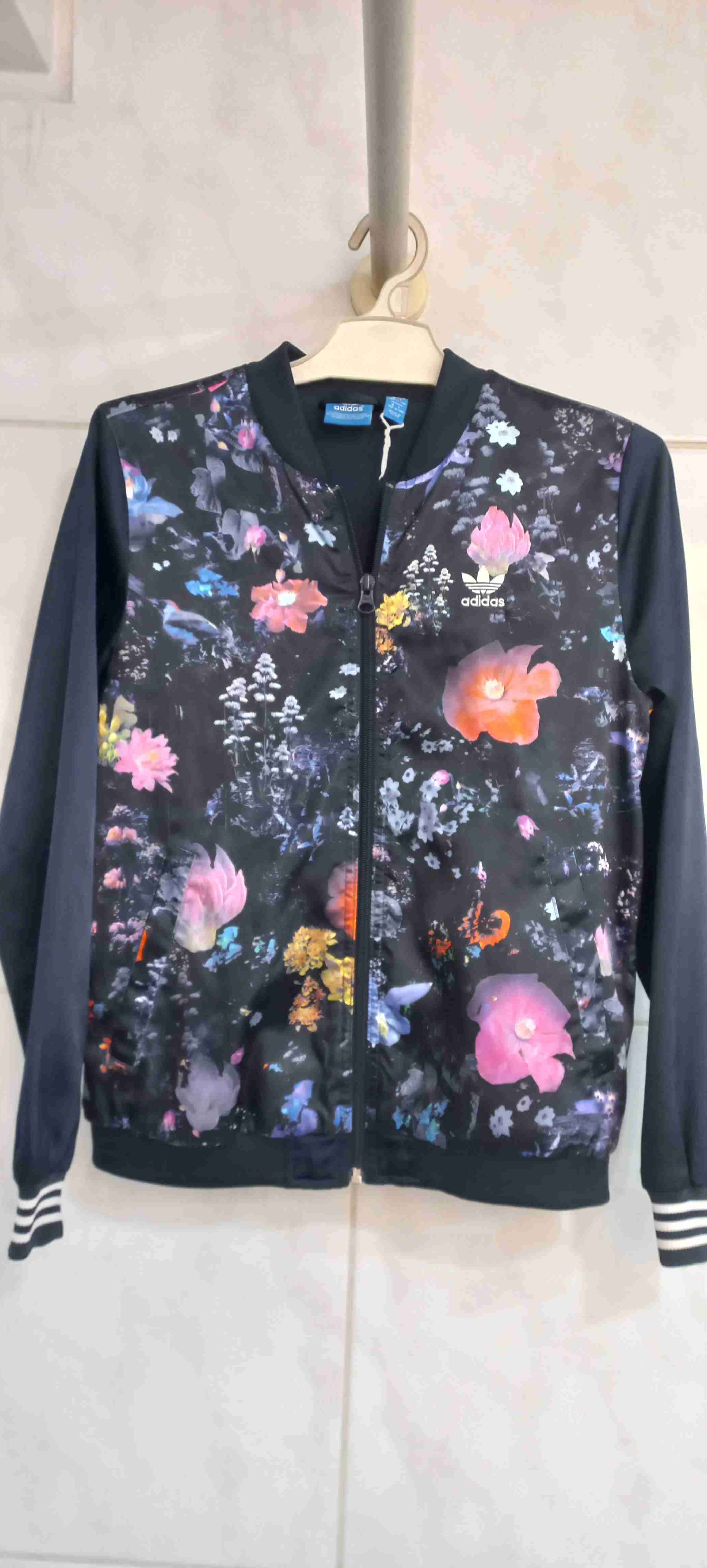 Chaqueta Adidas floral estampada Talla 12 - miniatura 3