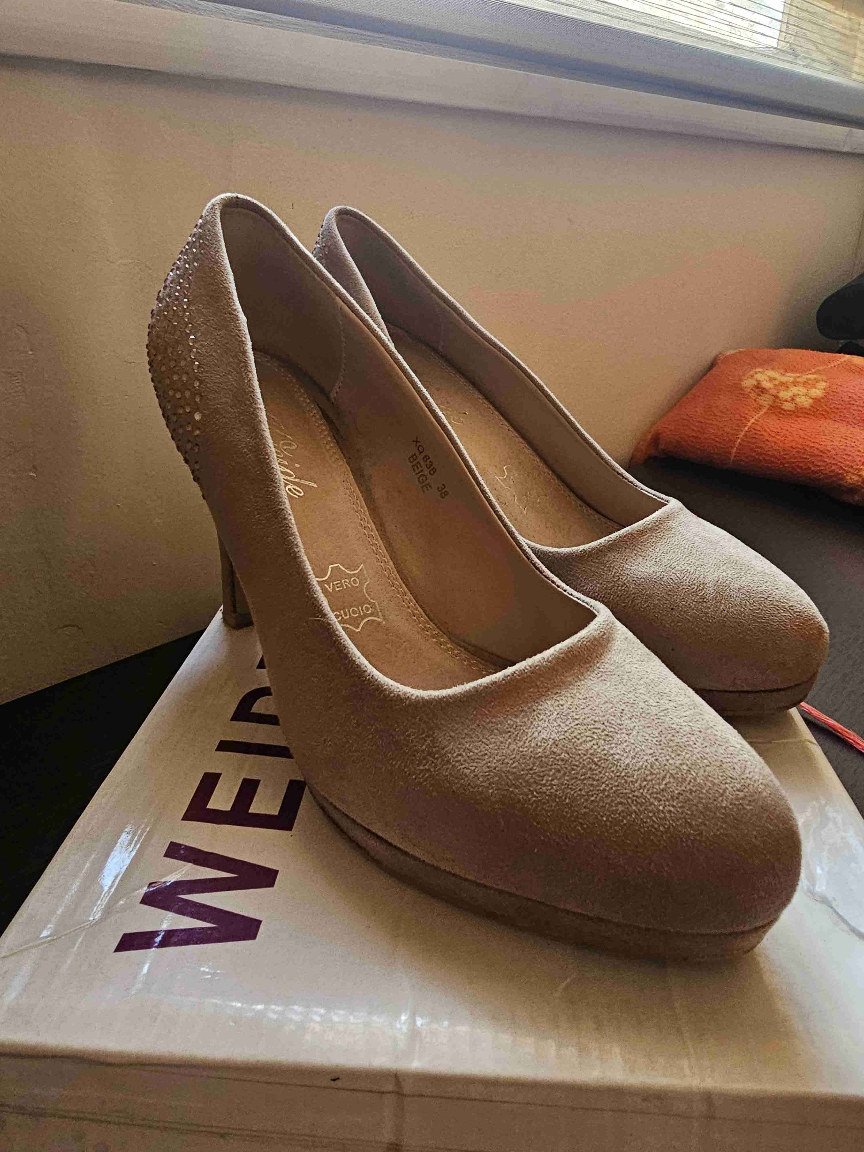 Zapatos taco alto beige con brillo - 2