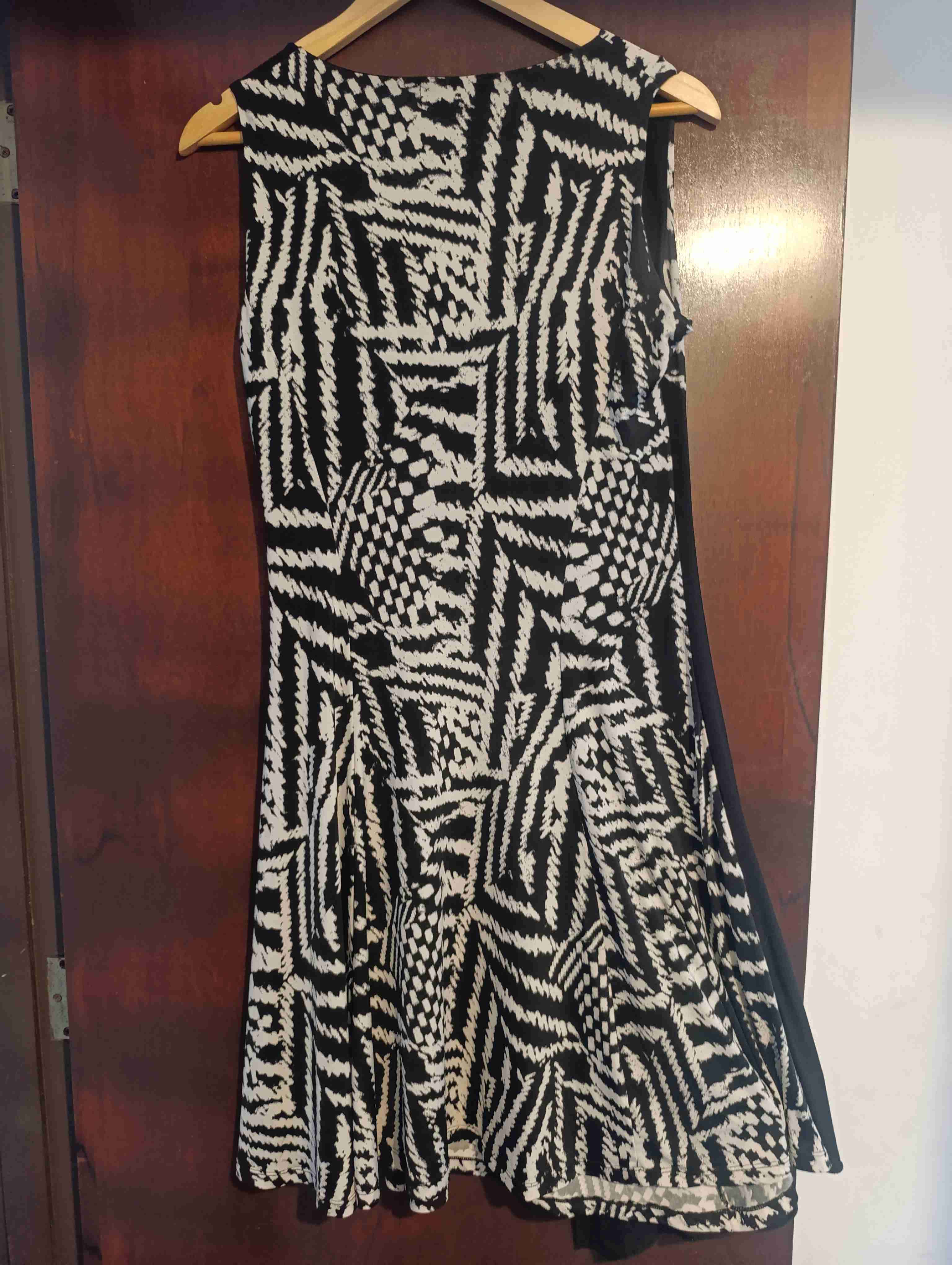 Vestido blanco y negro estampado give talla L - miniatura 2