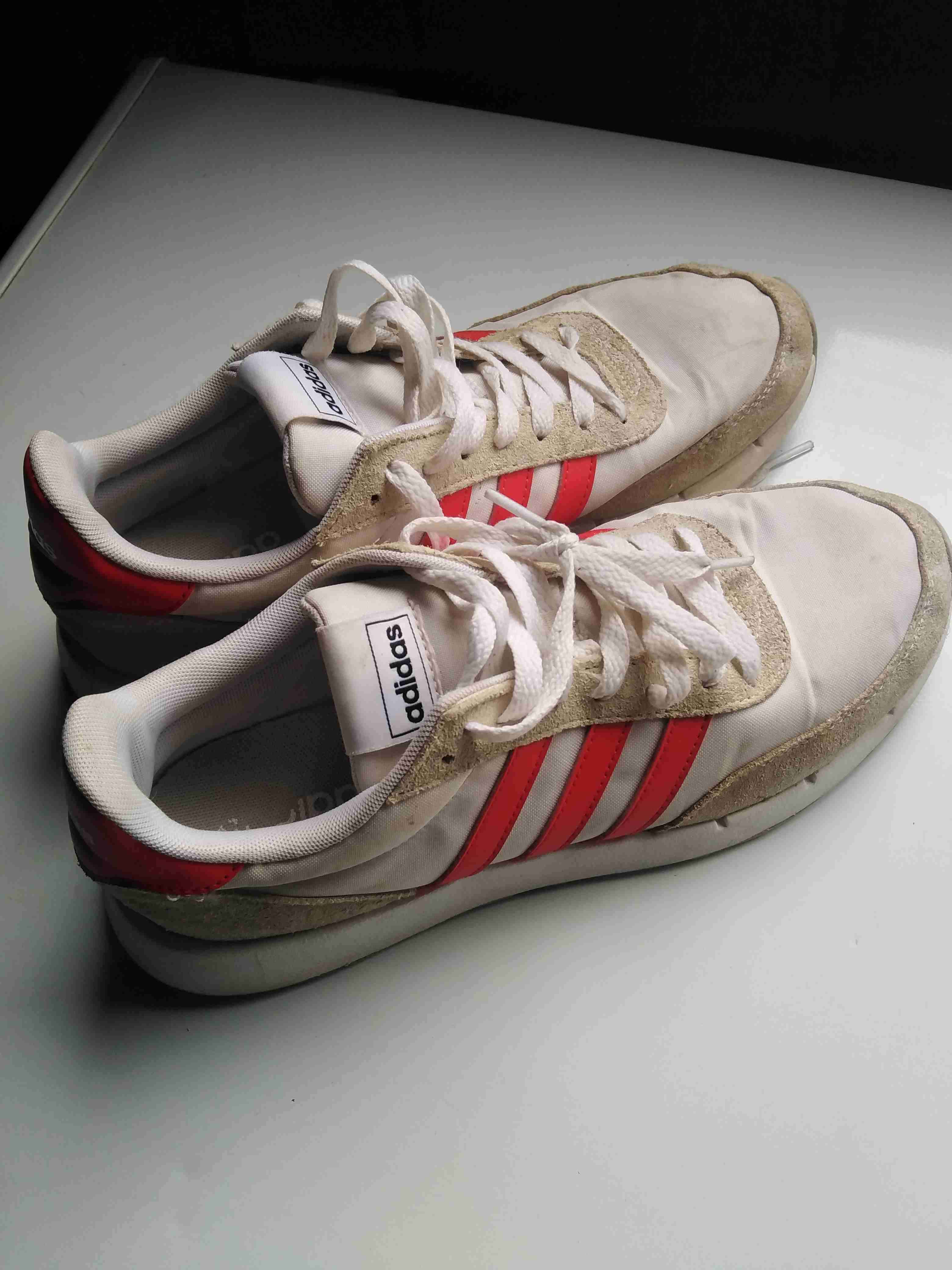 Zapatillas Adidas blancas y rojas - miniatura 2