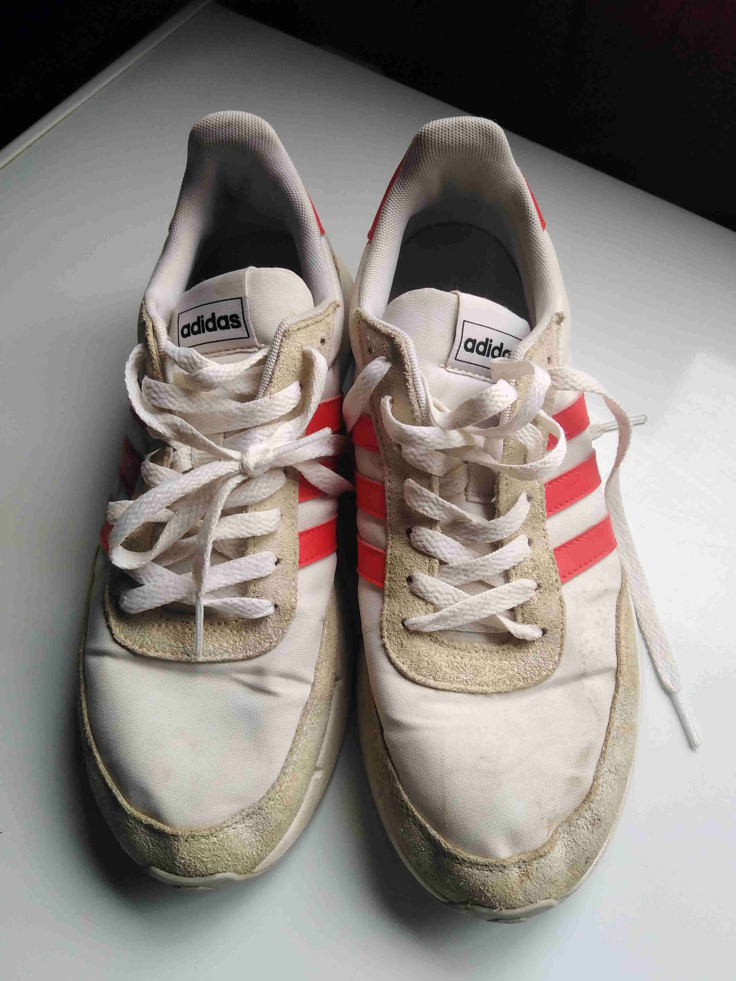 Zapatillas Adidas blancas y rojas - miniatura 3