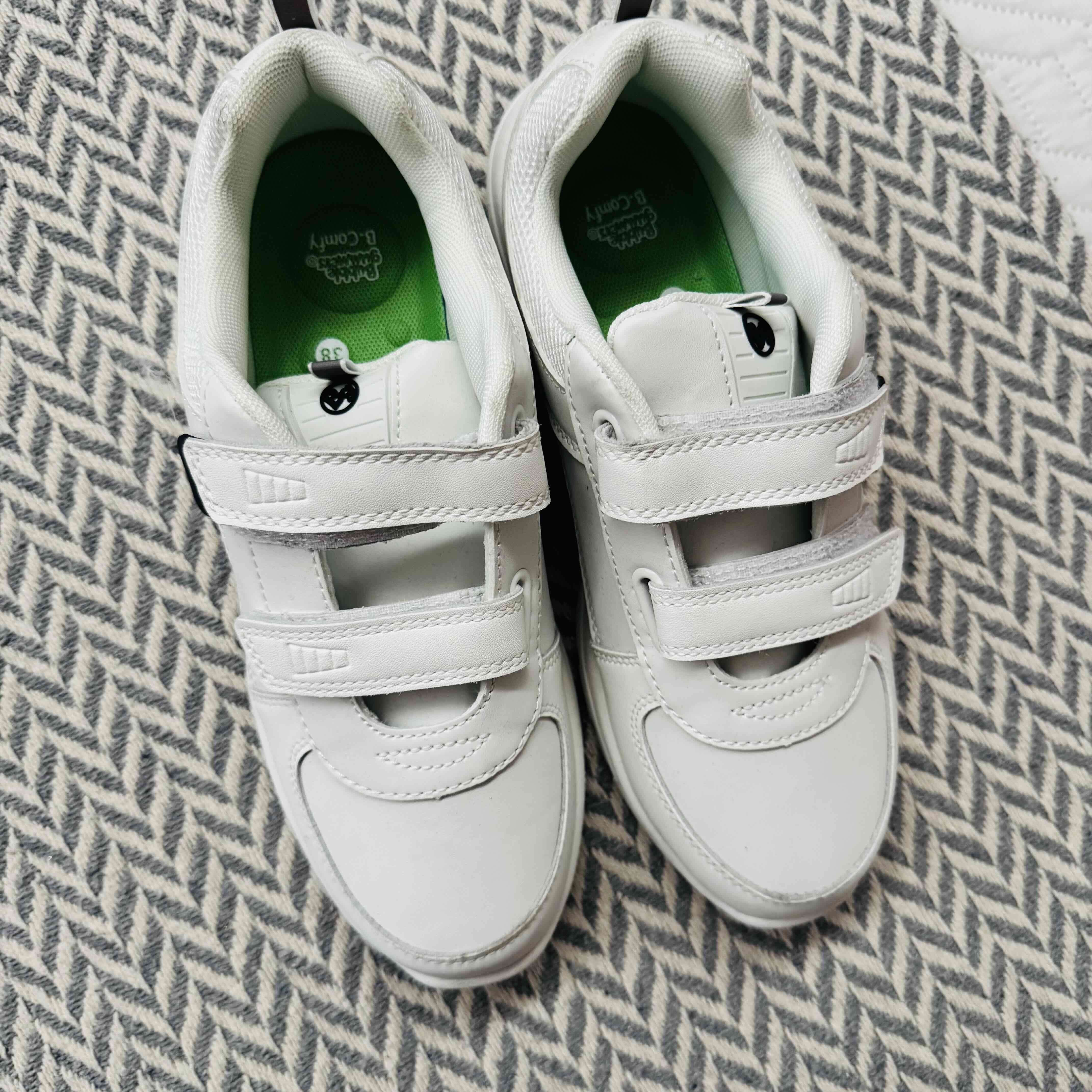 Zapatillas blancas con velcro - miniatura 3