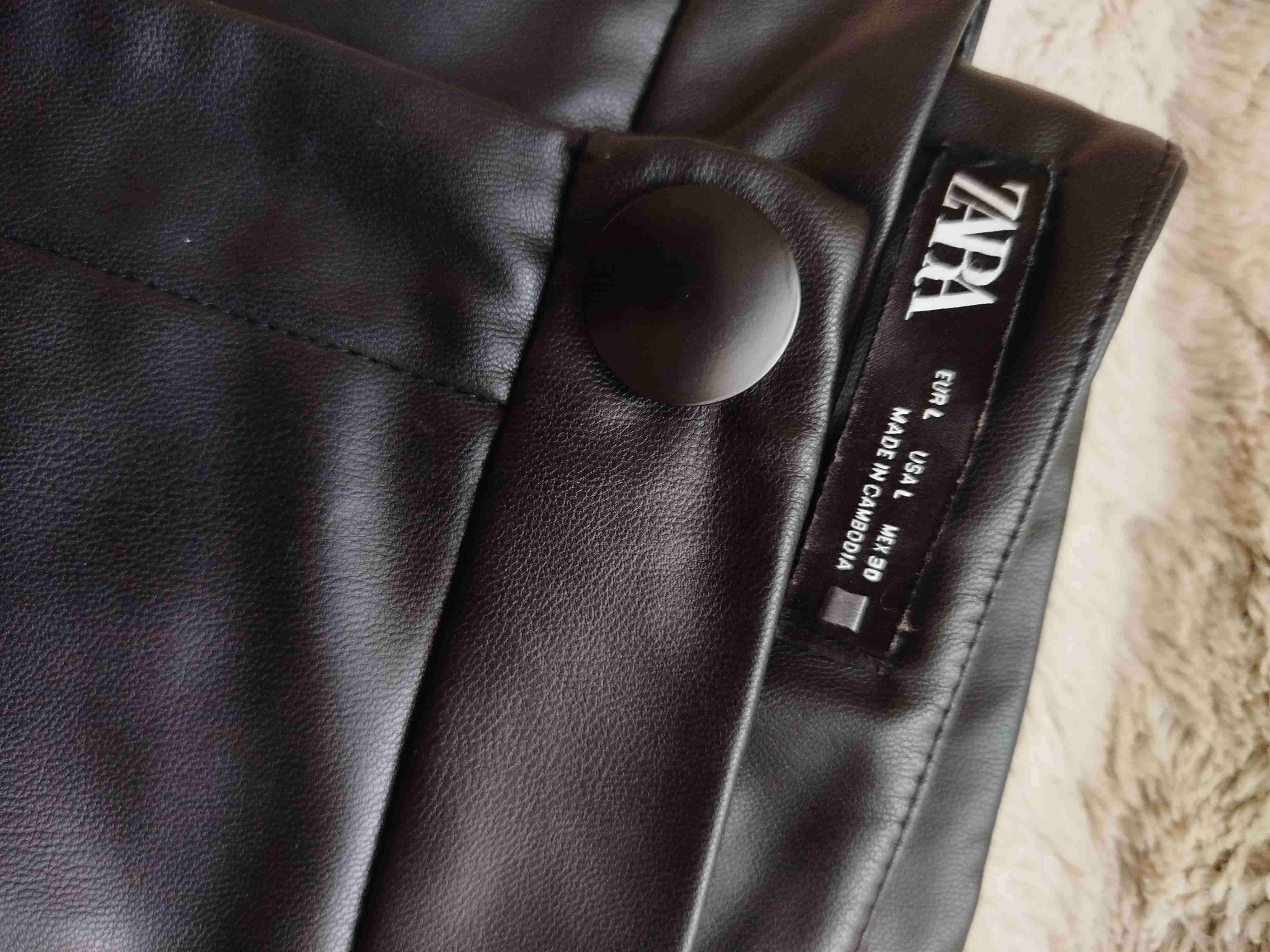 Pantalones negros de cuero sintético - miniatura 2