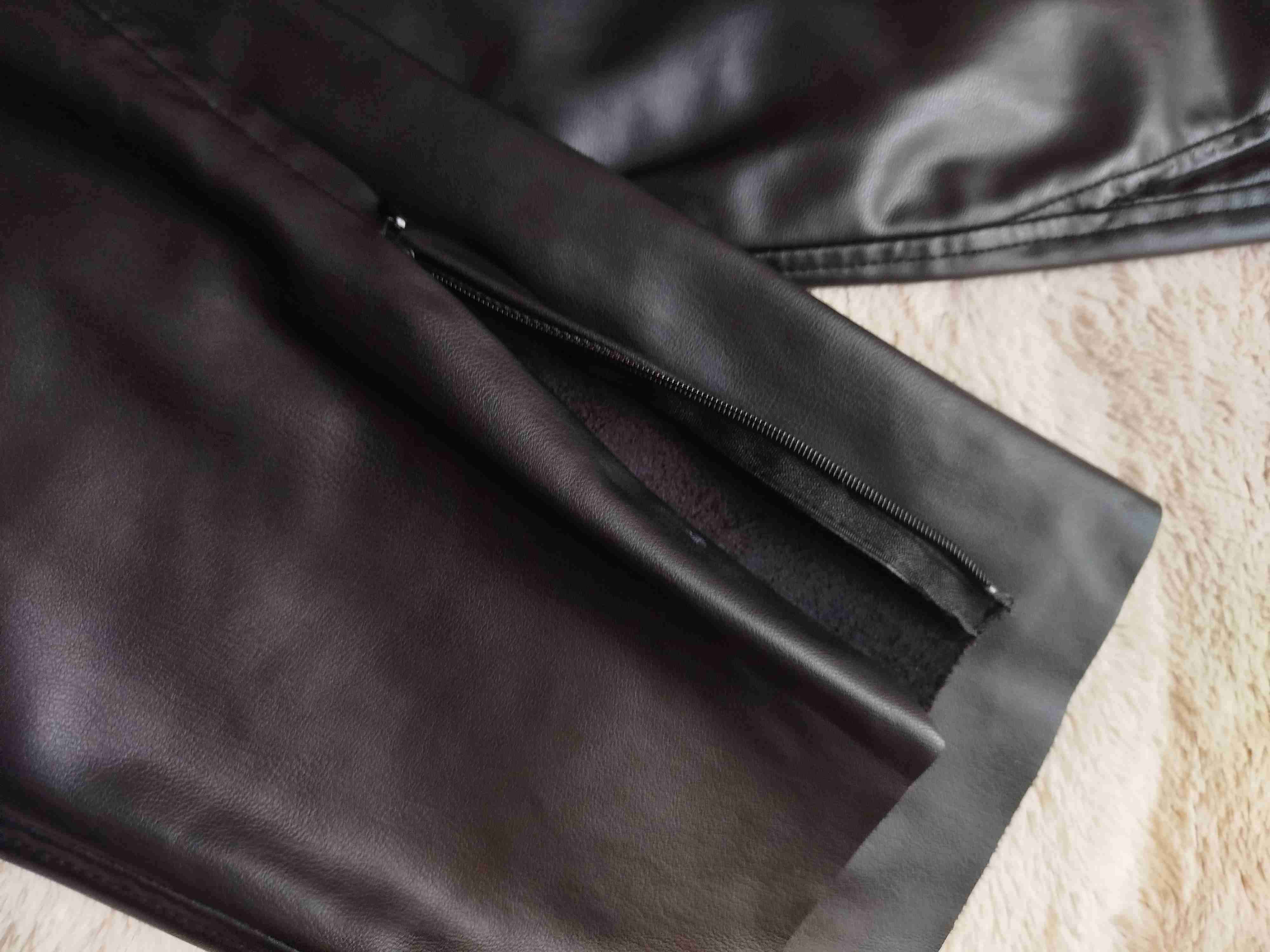 Pantalones negros de cuero sintético - miniatura 3