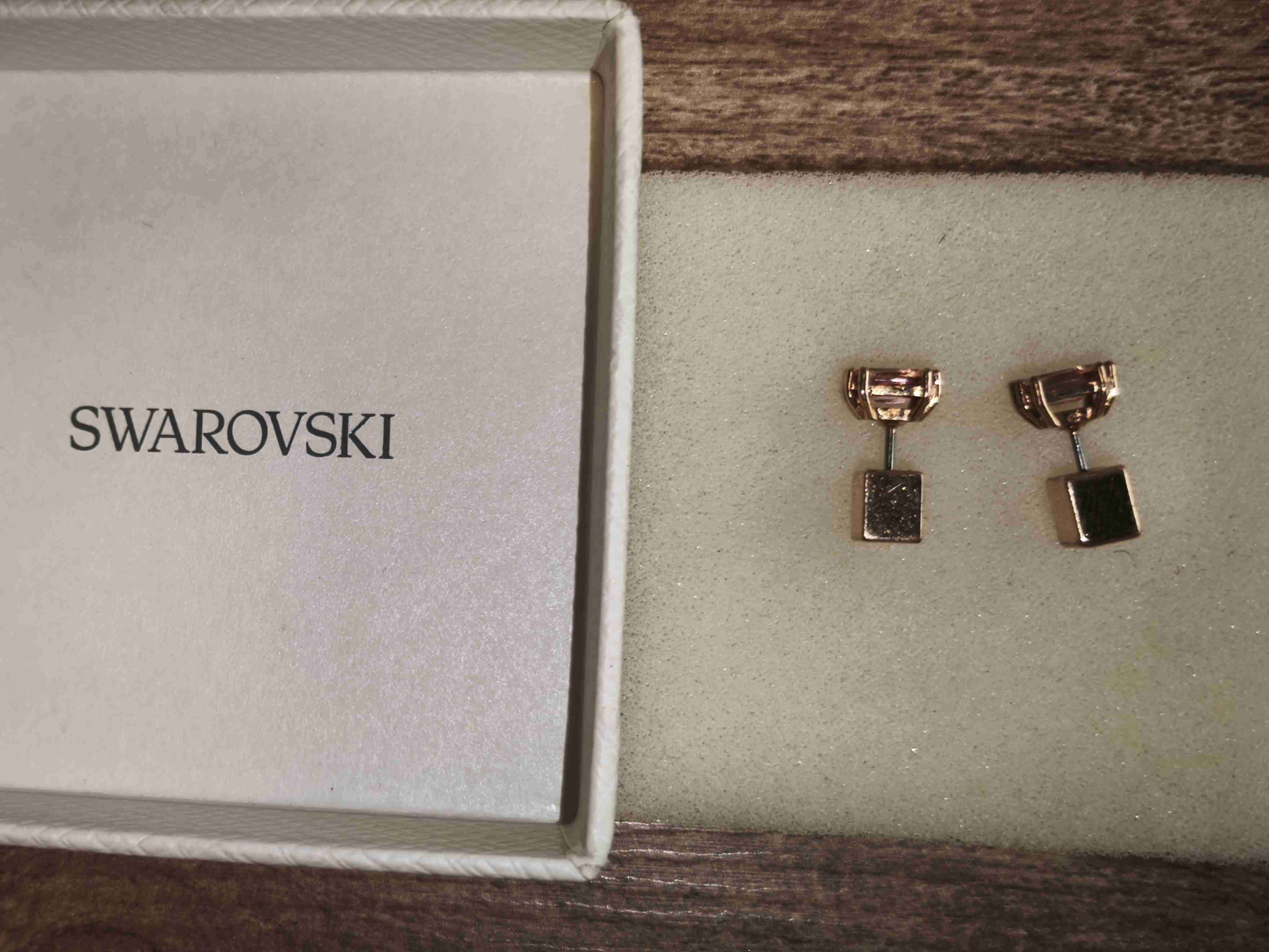 Aros Swarovski rosados en caja - 2