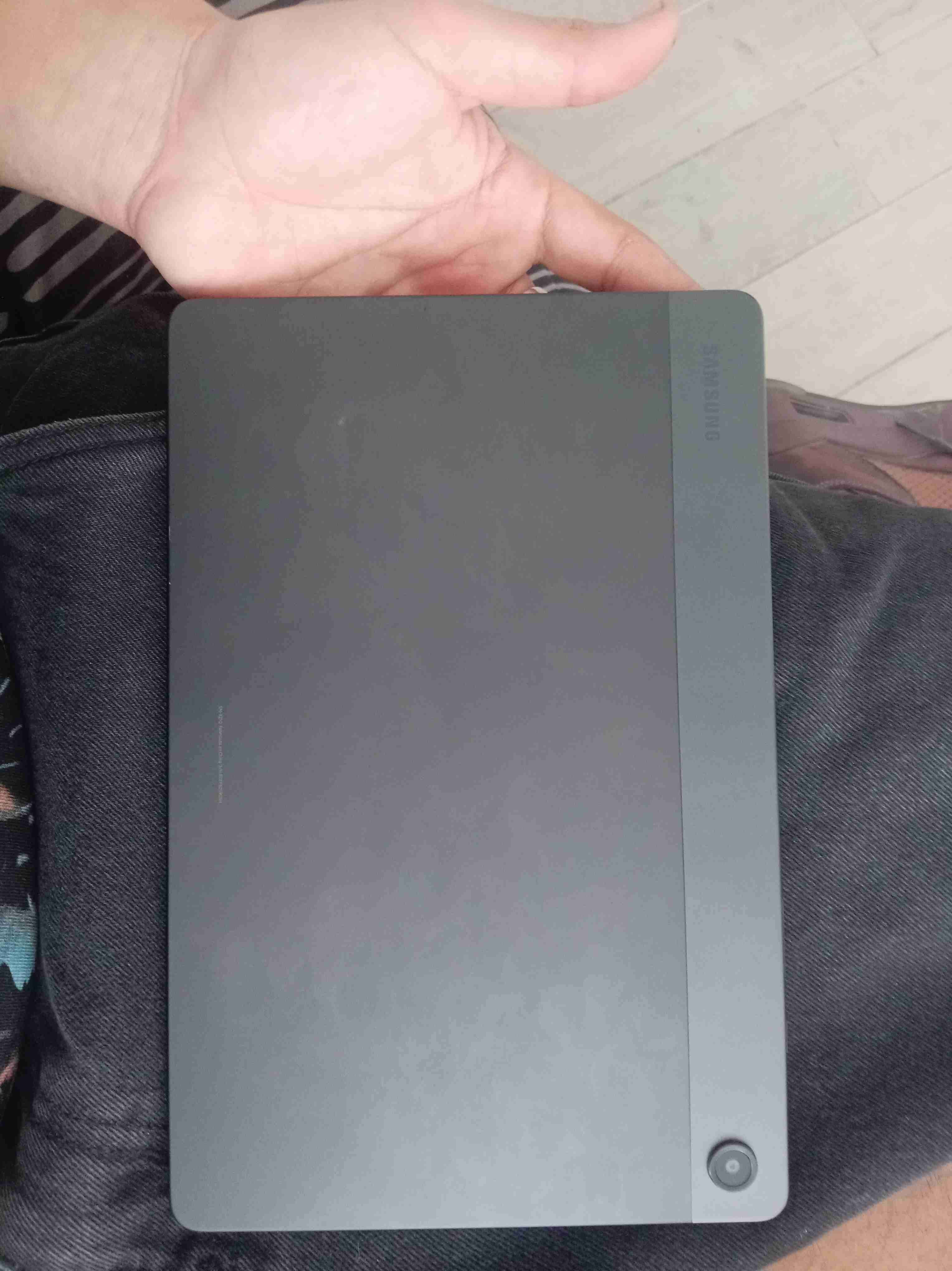 Tablet Samsung negra - miniatura 3