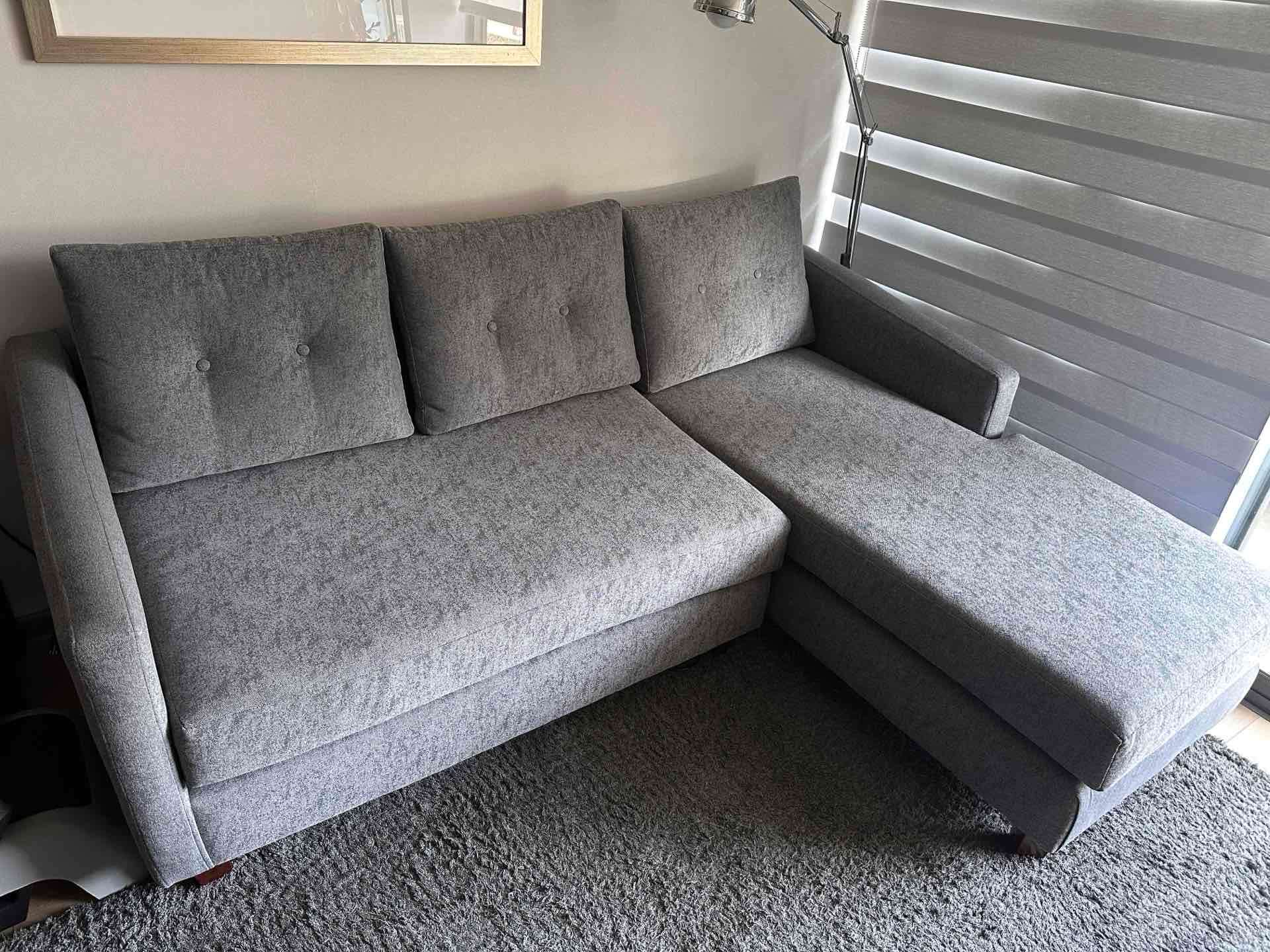 Sofá seccional gris - miniatura 1