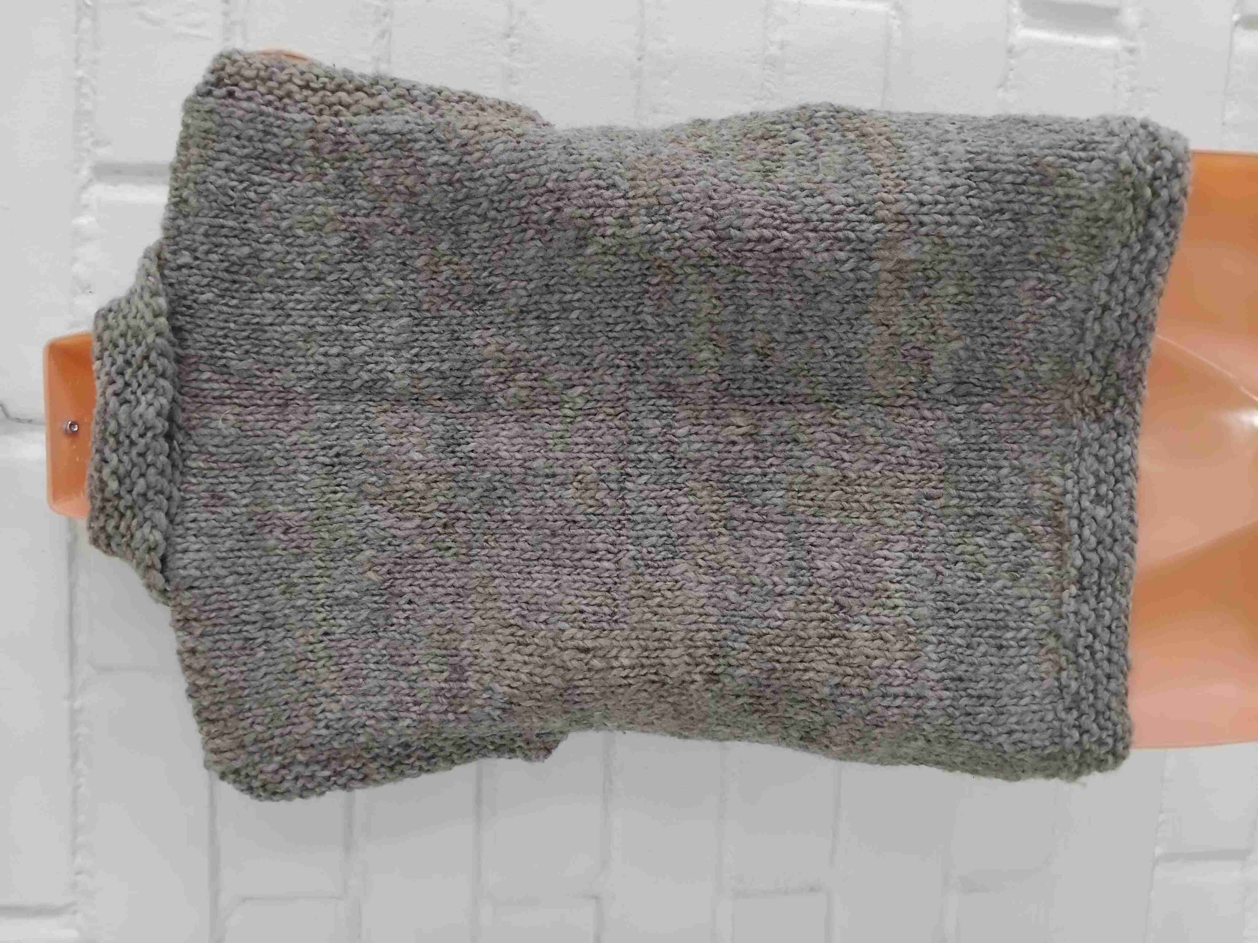 Chaleco tejido gris con botones - miniatura 2