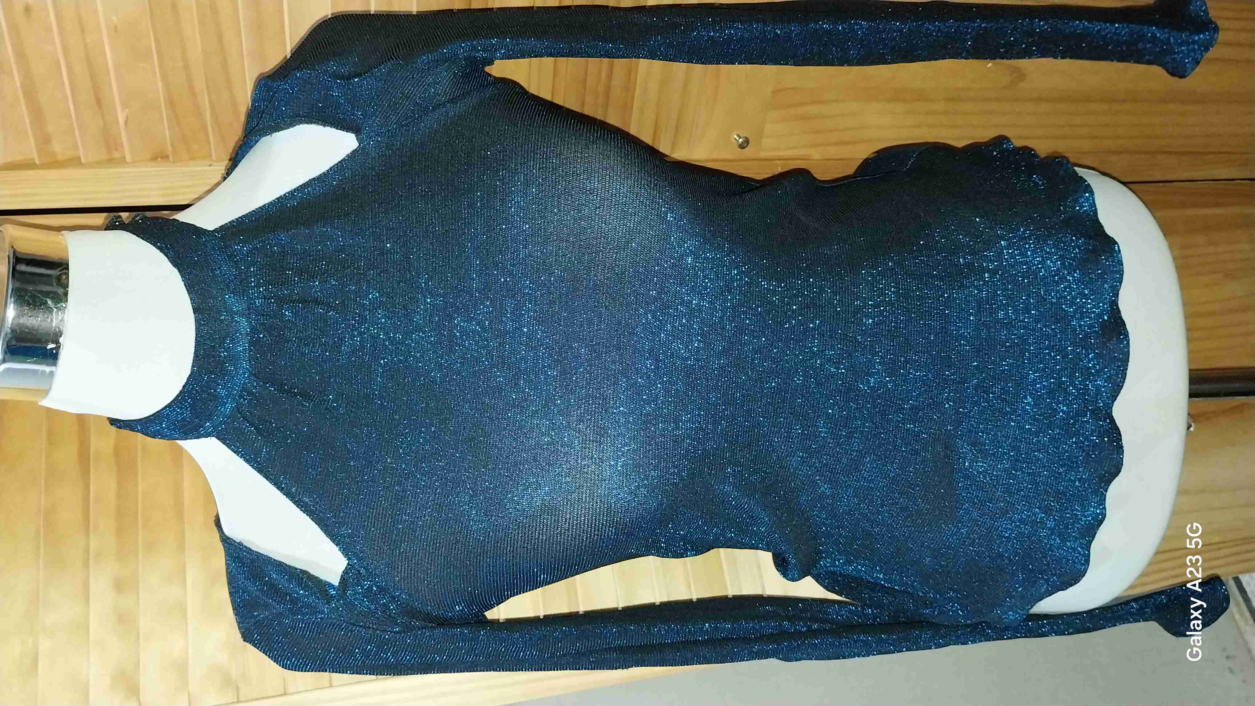 Vestido negro con estampado abstracto - miniatura 3