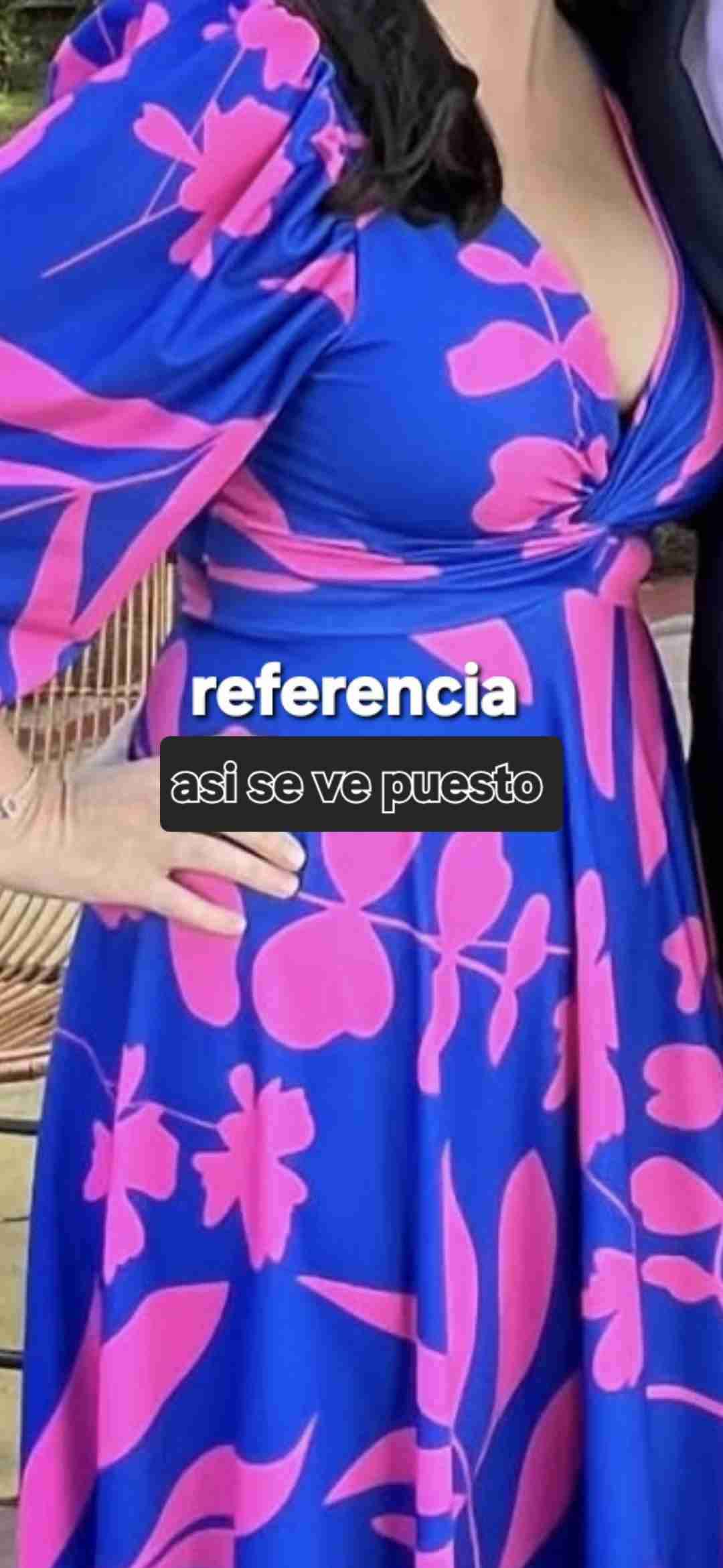 Vestido azul con flores rosas - 1