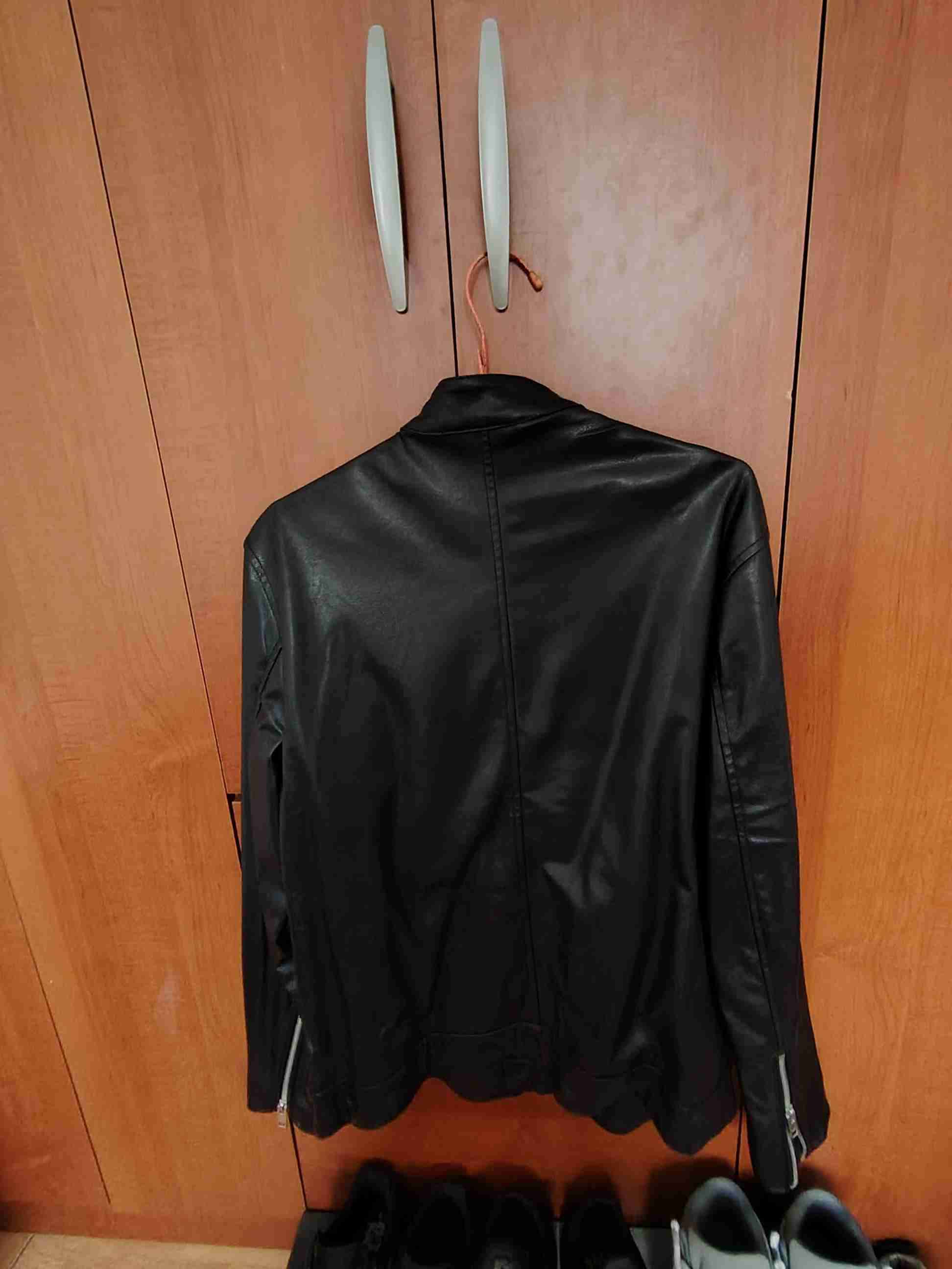 Chaqueta de cuero negra nueva - miniatura 3