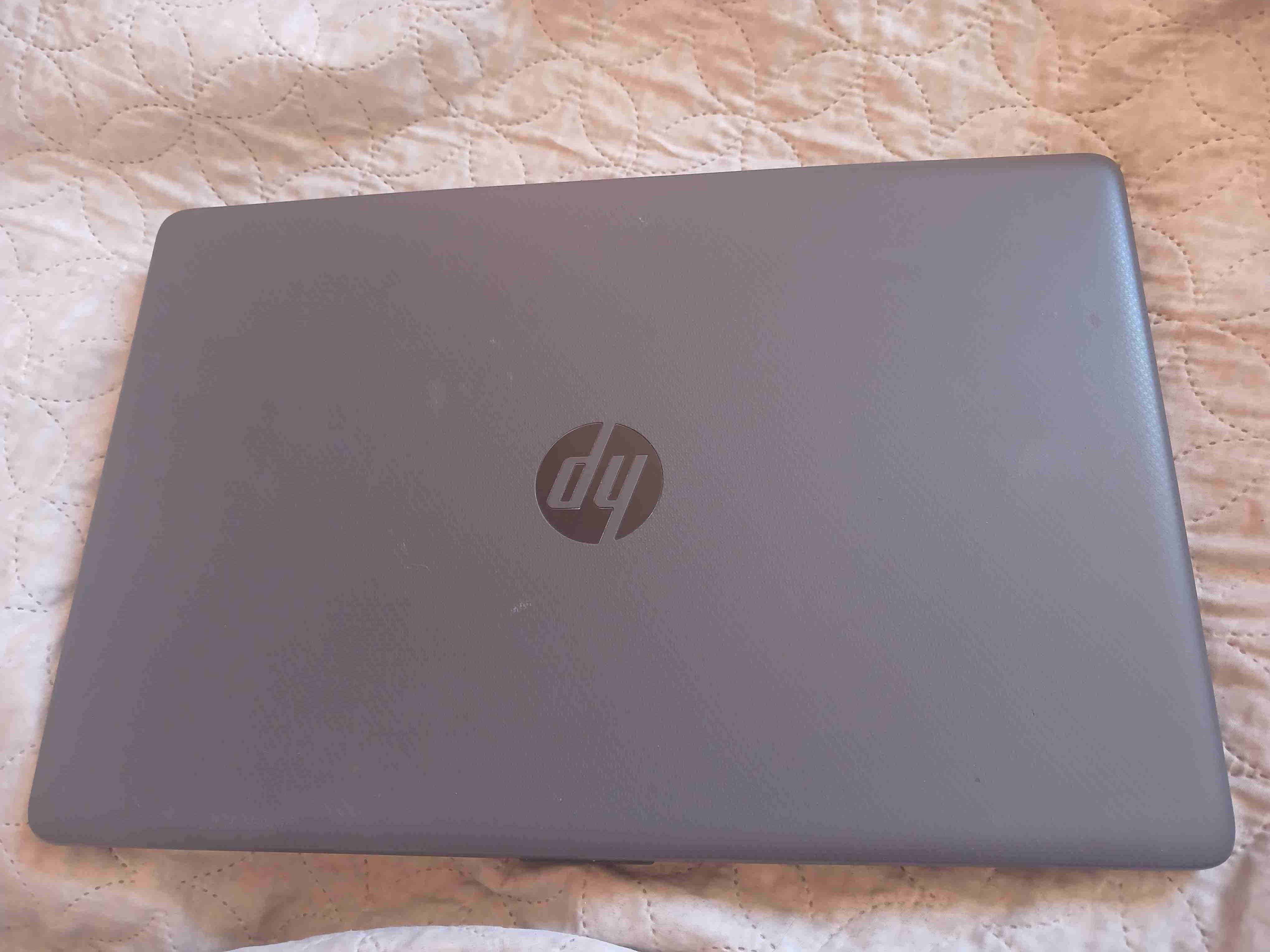 Laptop HP gris 250 g7 - miniatura 1