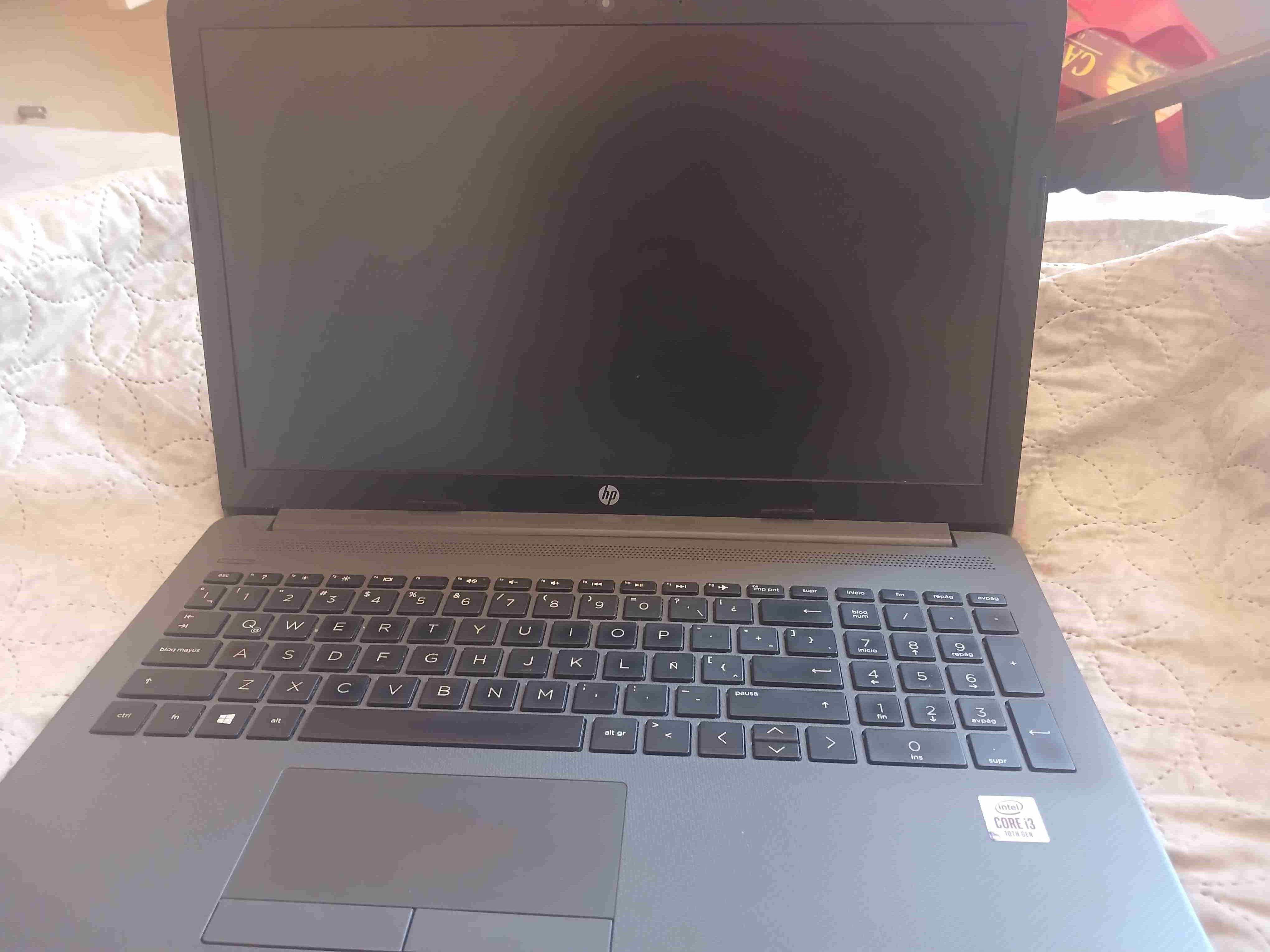 Laptop HP gris 250 g7 - miniatura 2