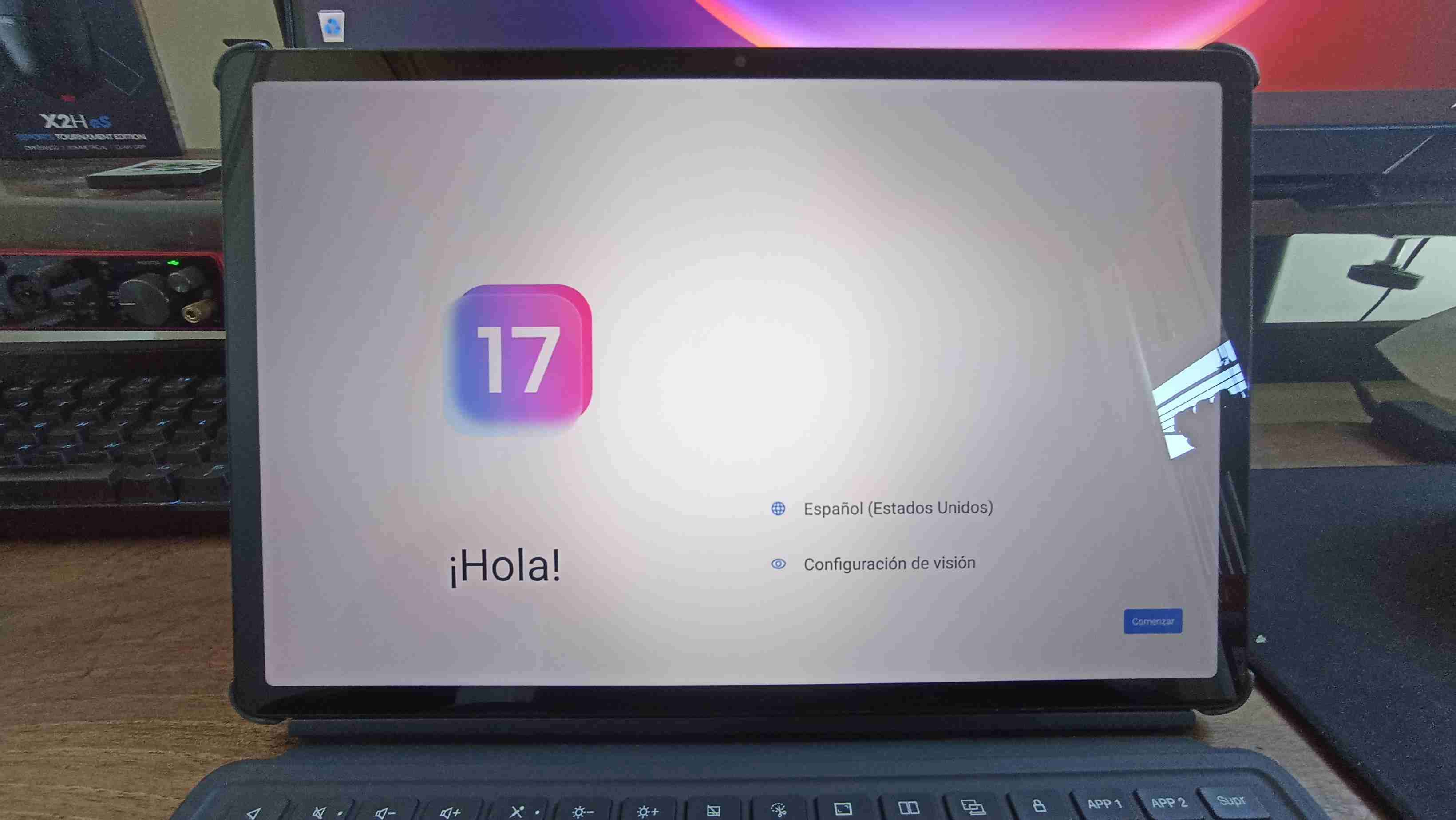 Tablet Lenovo Tab P12 con Funda + Teclado y Lápiz - 2