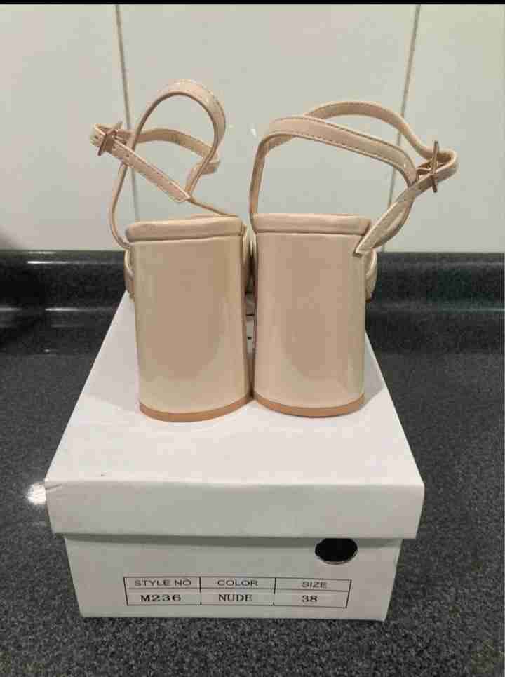 Zapatos de tacón beige - miniatura 4