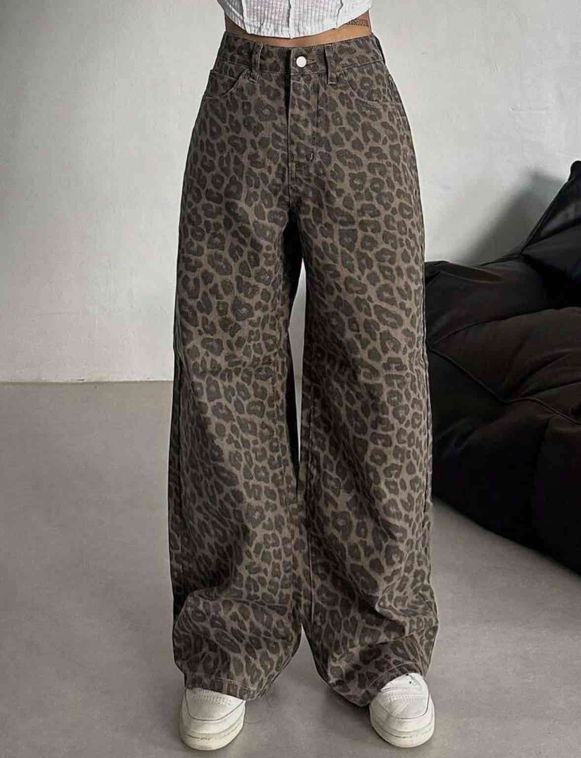 Pantalones anchos estampado leopardo