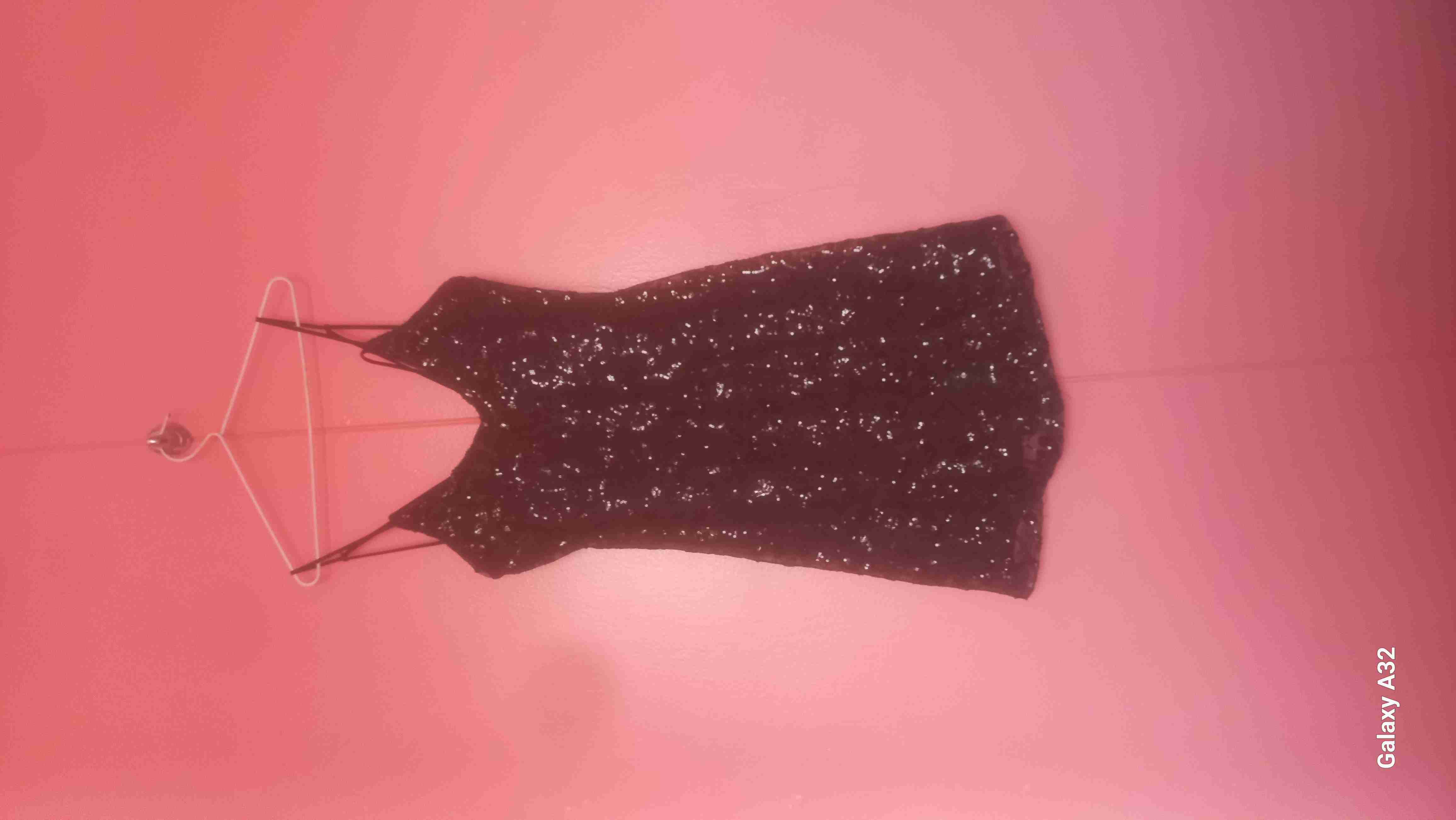 Vestido negro de lentejuelas - 1