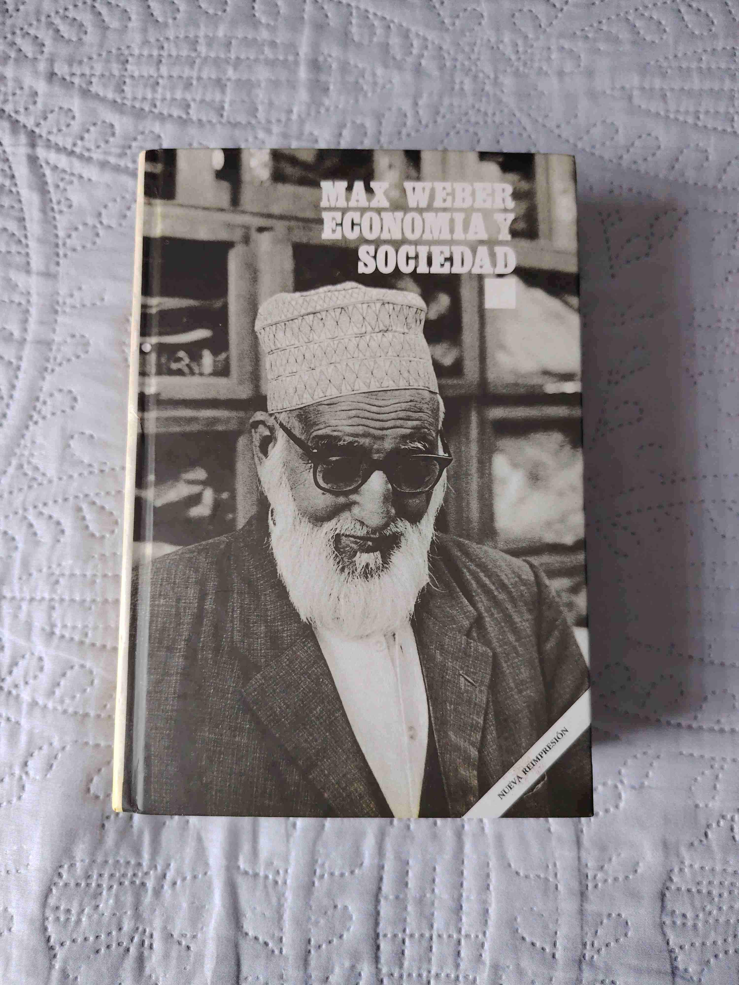 Economía y Sociedad. FCE, 2008 - 1