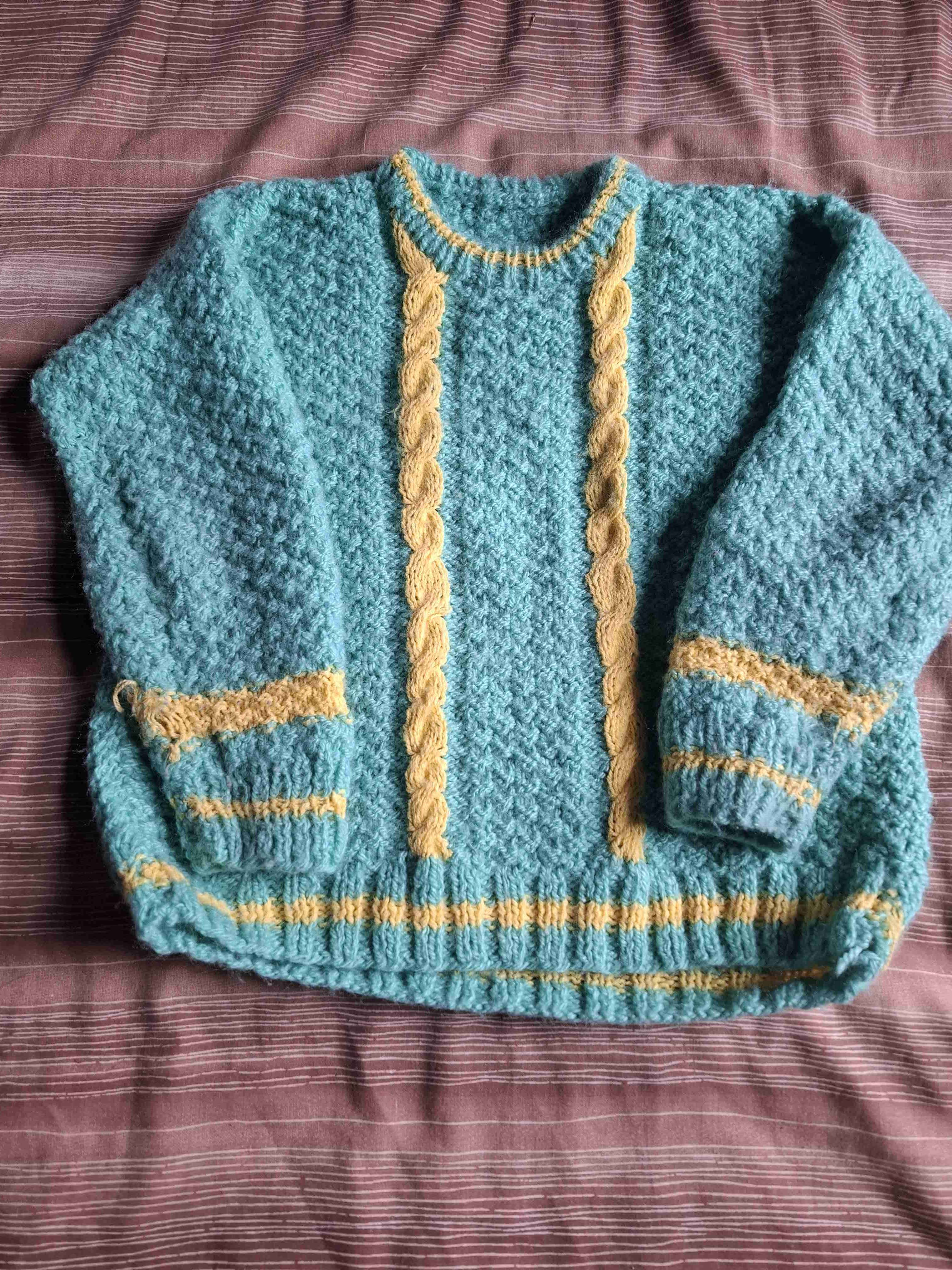 Sweater tejido verde agua y amarillo