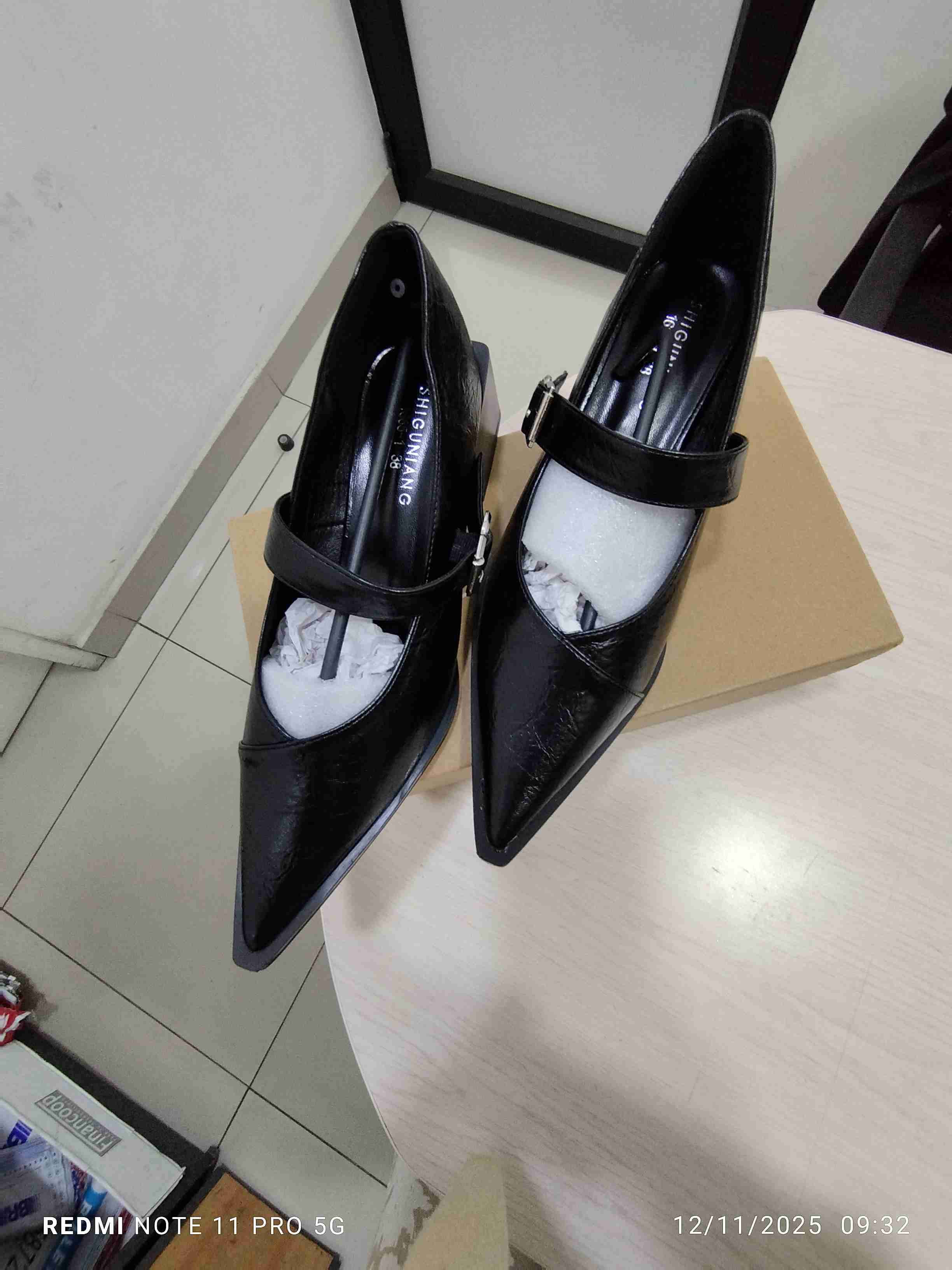 Zapatos de tacón negros - miniatura 2