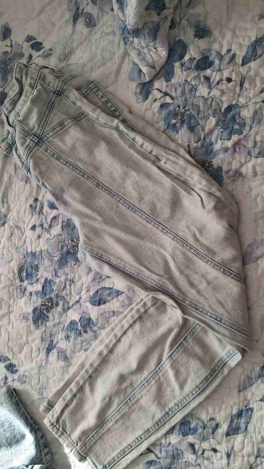 Vestido rojo con cuello contrastante - miniatura 2