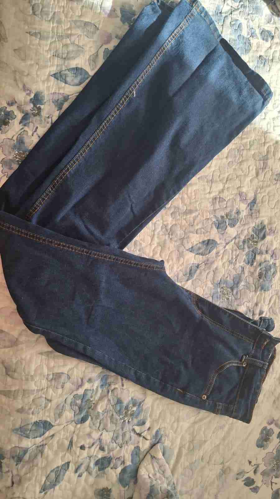 Vestido rojo con cuello contrastante - miniatura 3