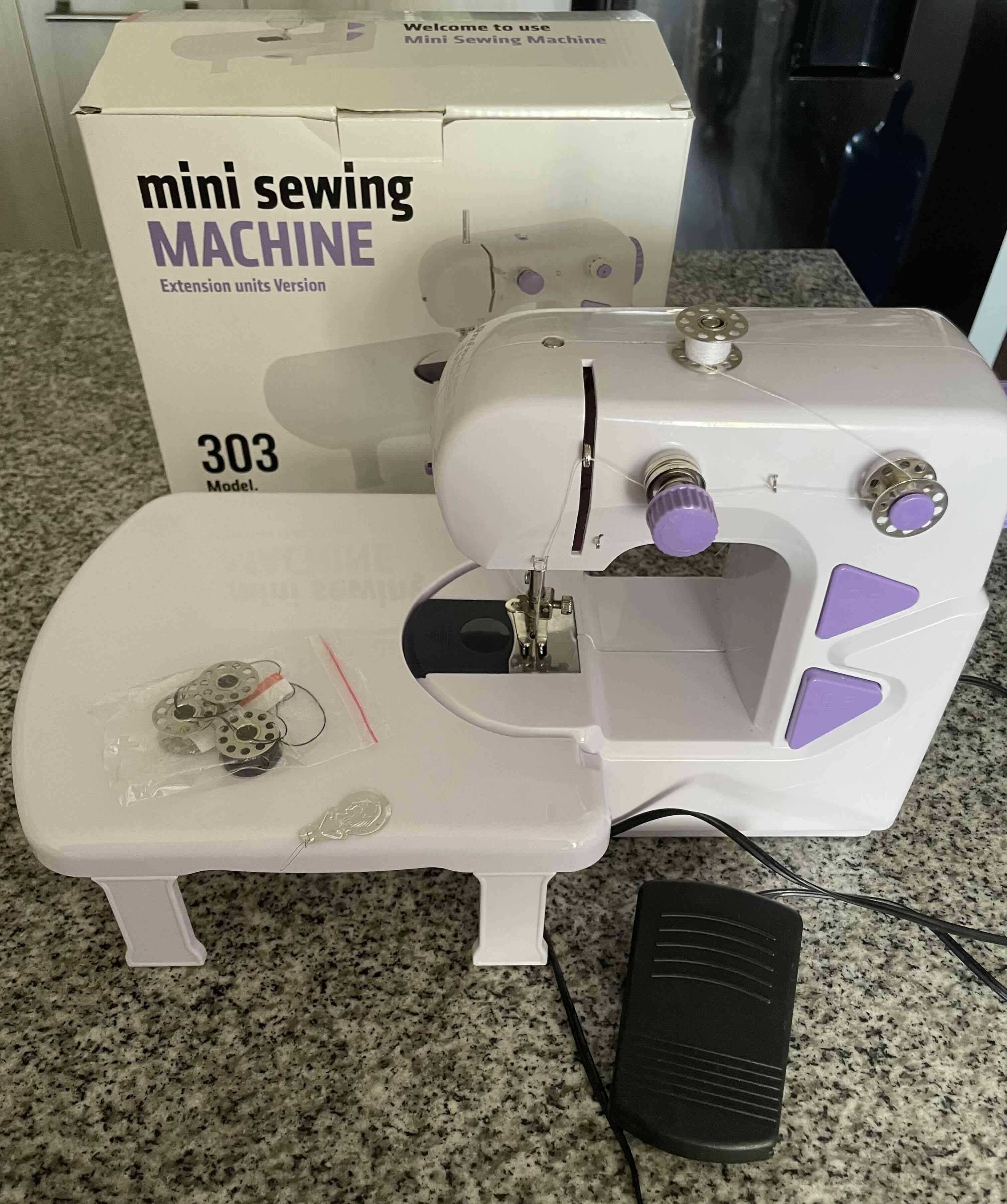 Máquina de coser compacta - miniatura 2