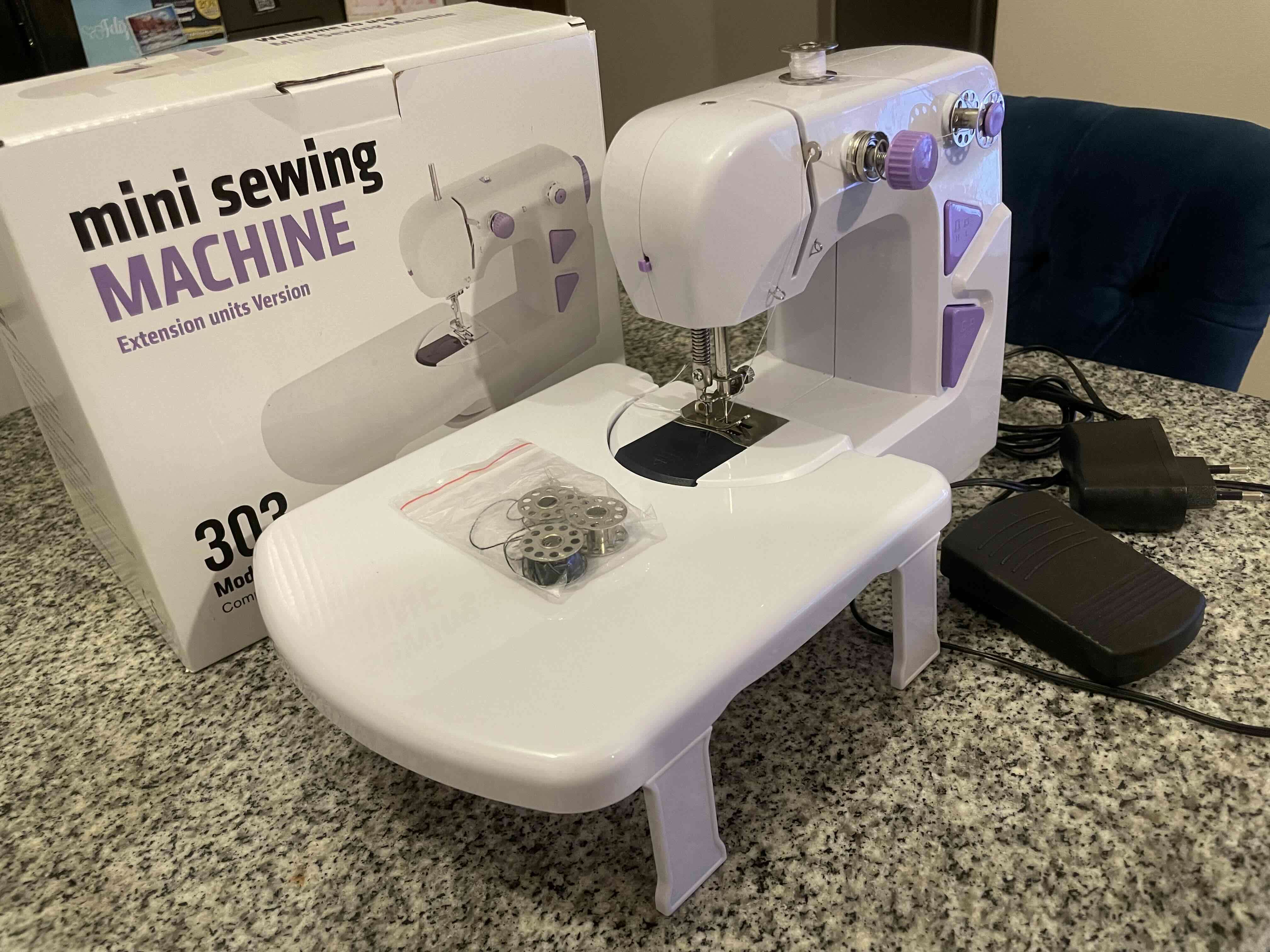 Máquina de coser compacta - miniatura 4