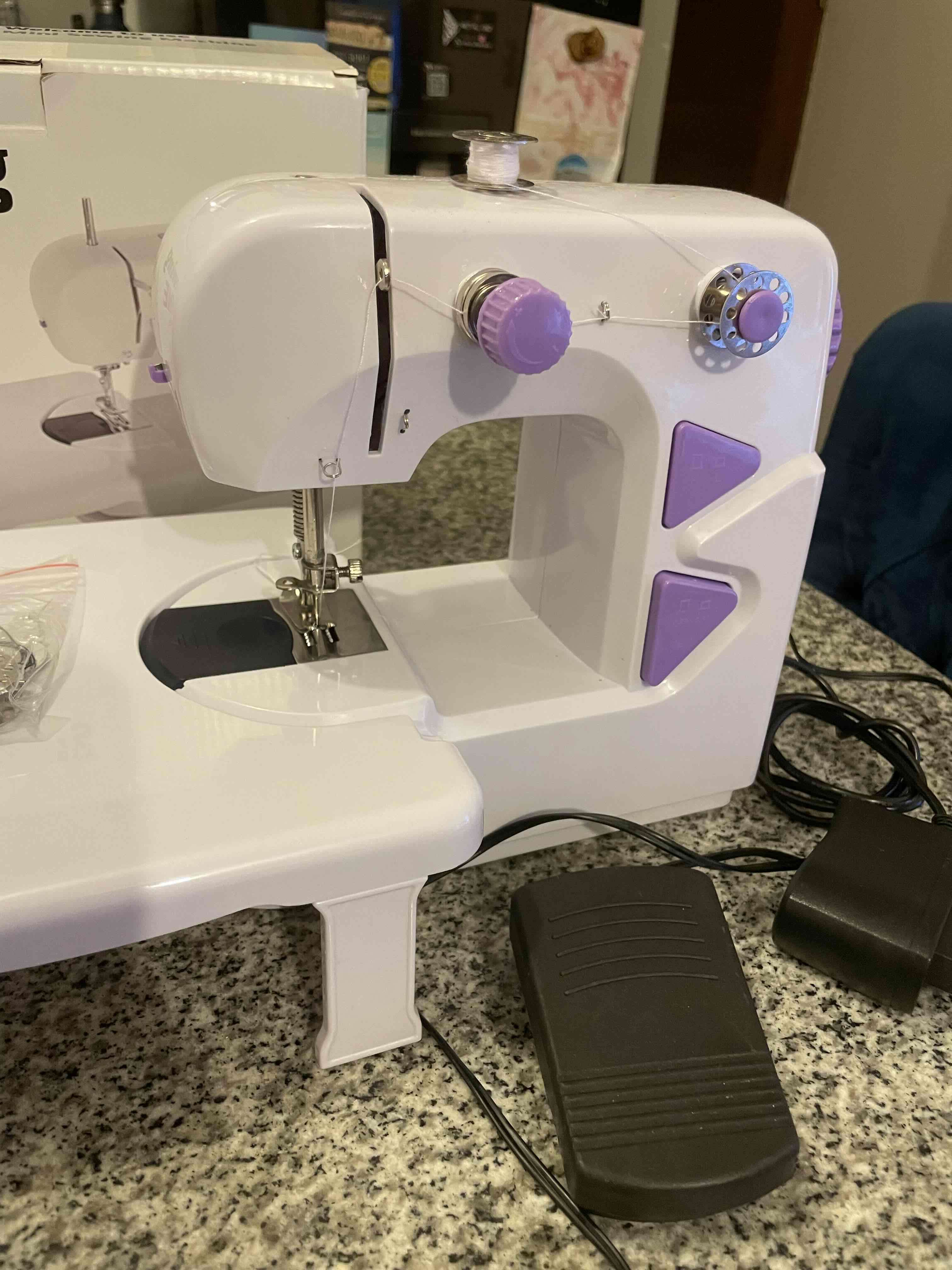 Máquina de coser compacta - miniatura 5