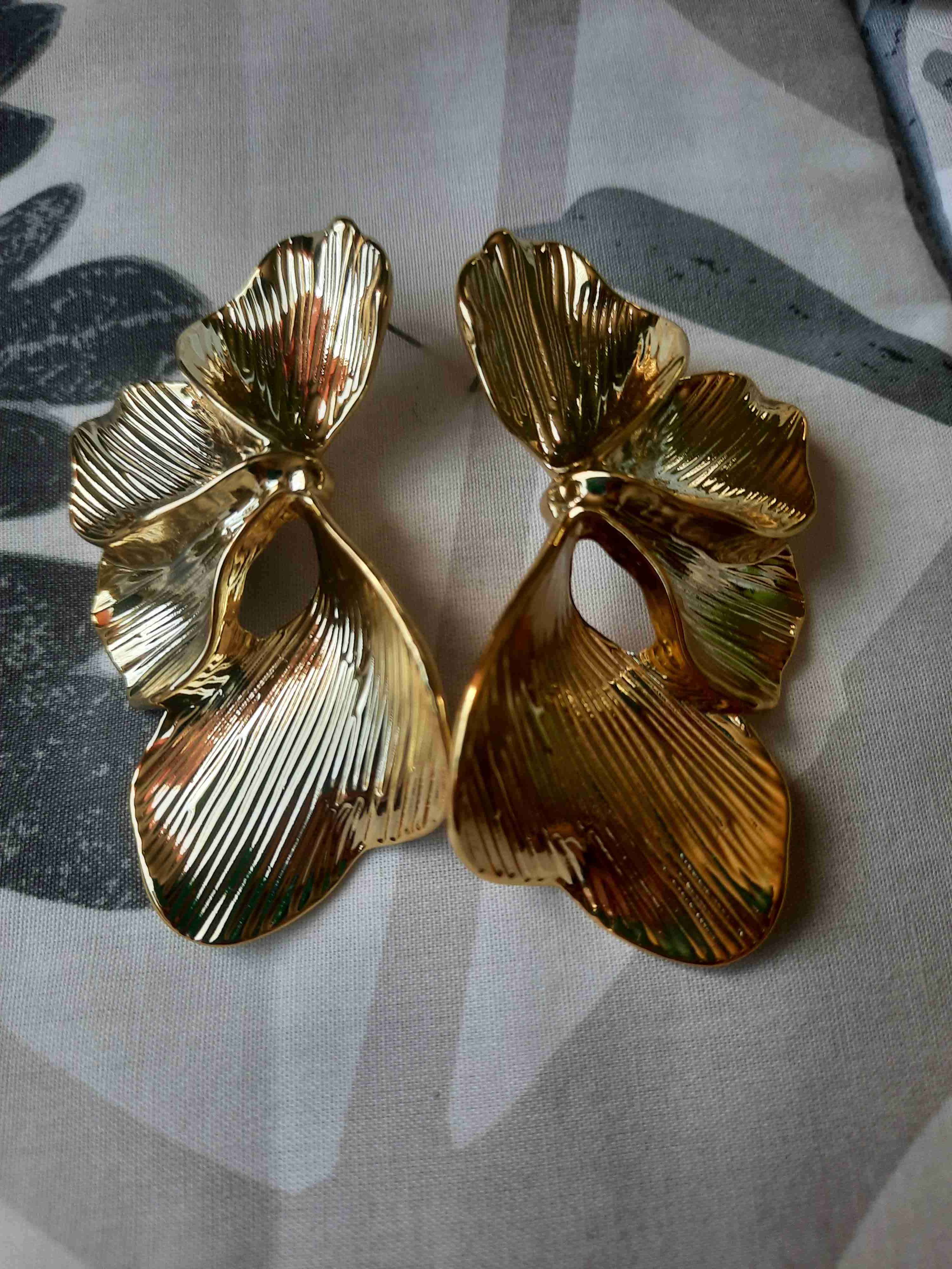 Pendientes de hoja dorados