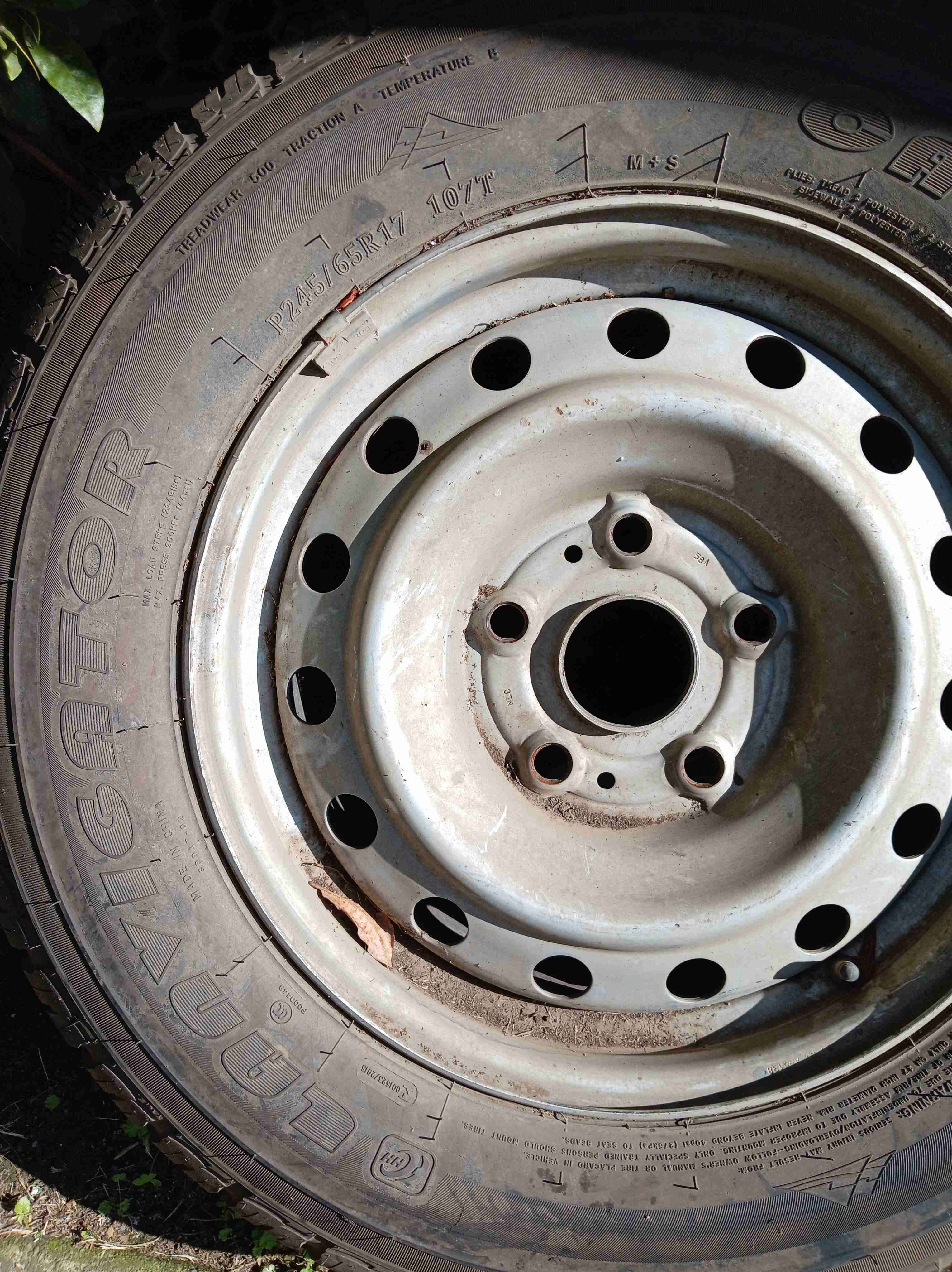 Llanta de Suv aro 17 con neumático - miniatura 1