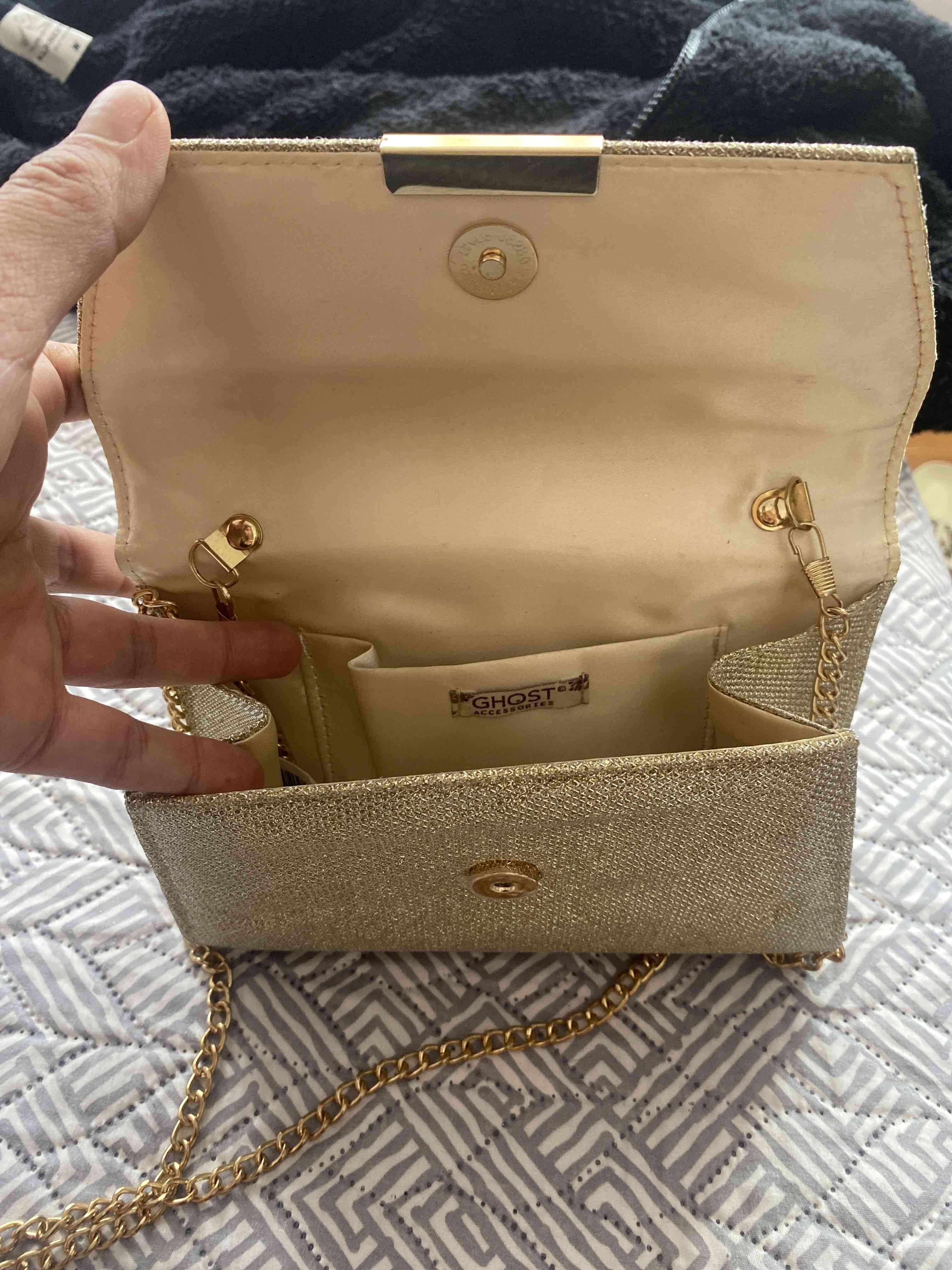 Cartera dorada con cadena - miniatura 2