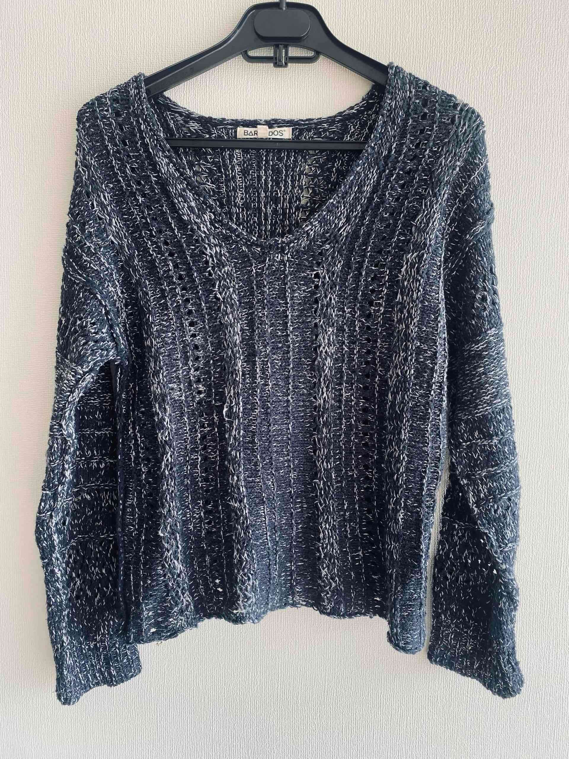 Suéter tejido azul  y blanco